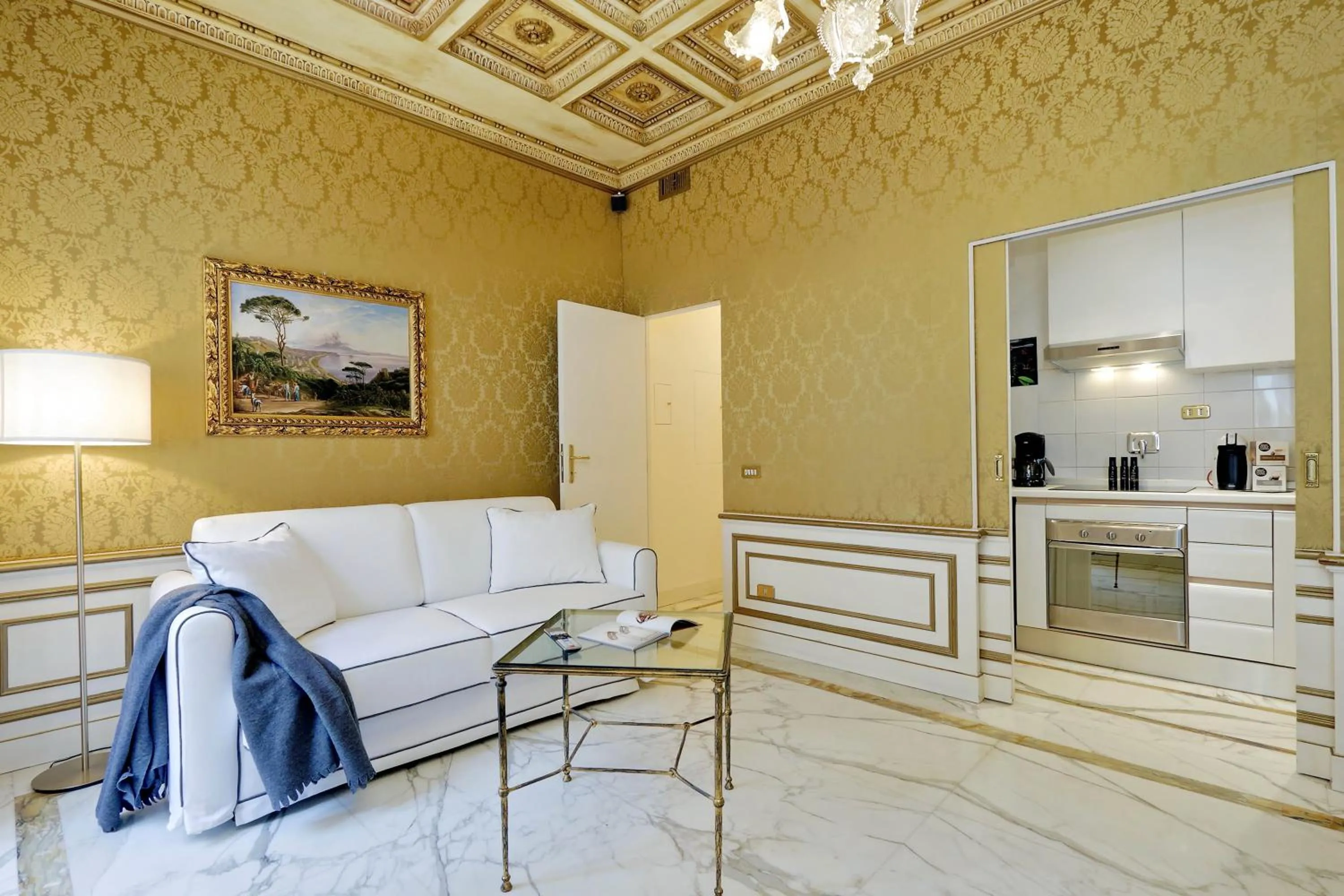 Elegant apartment nearby Trevi Fountain