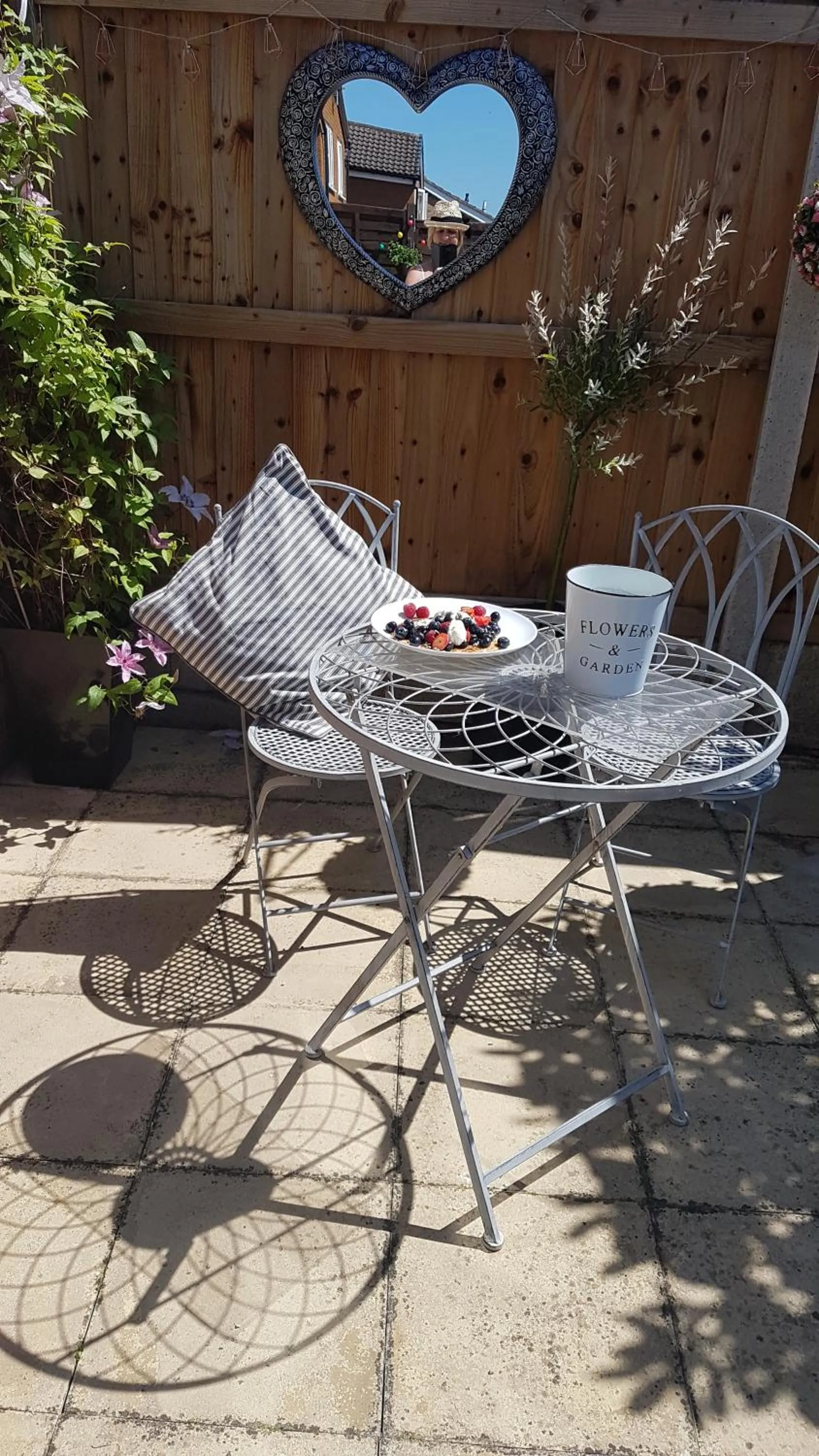 Patio in Debonair bnb @33