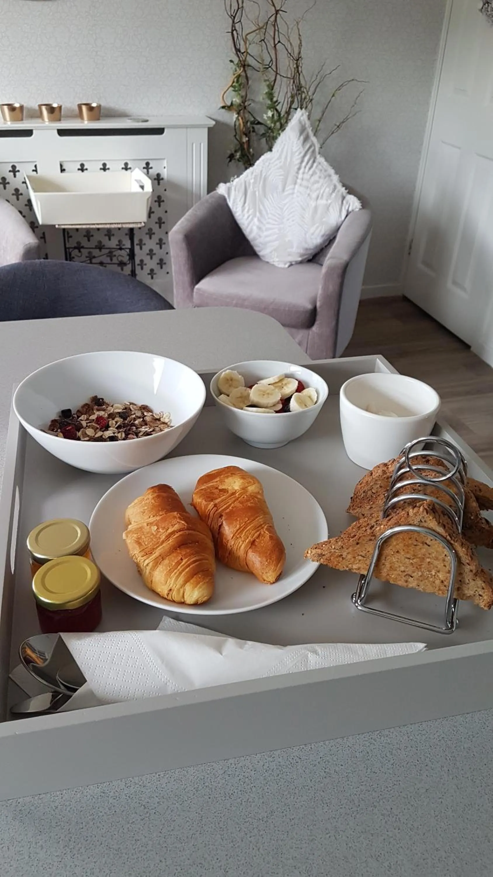 Breakfast in Debonair bnb @33