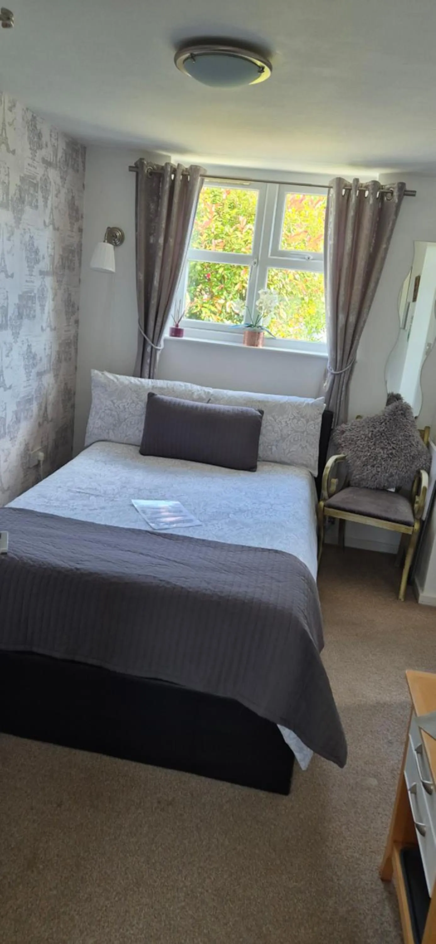 Photo of the whole room, Bed in Debonair bnb @33