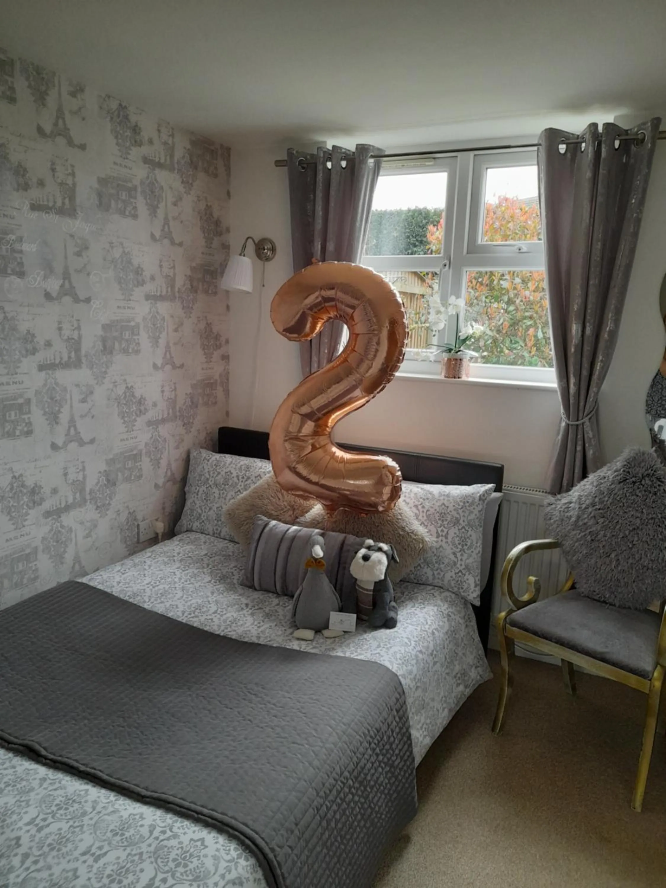 Bedroom, Bed in Debonair bnb @33