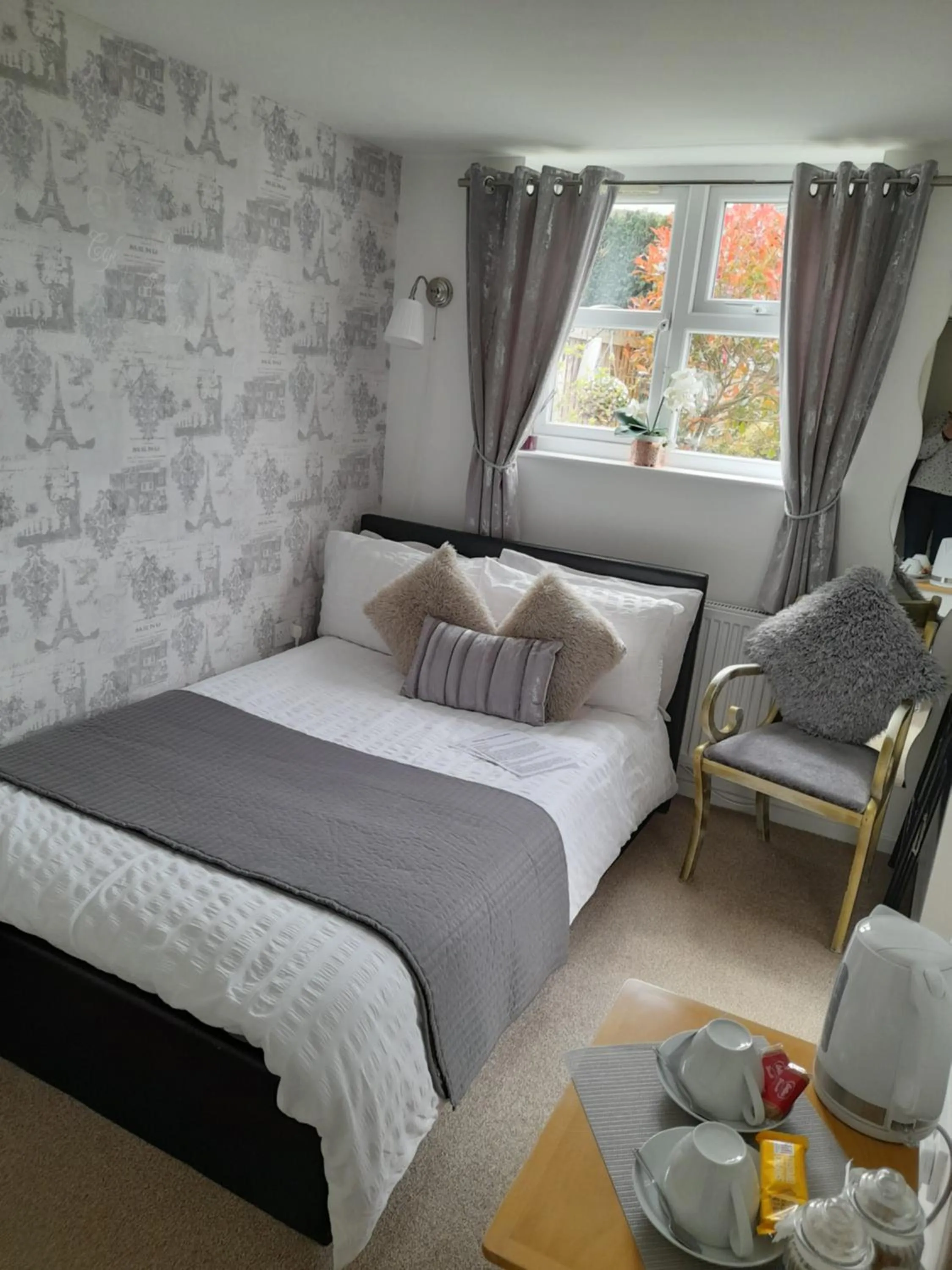 Bedroom, Bed in Debonair bnb @33