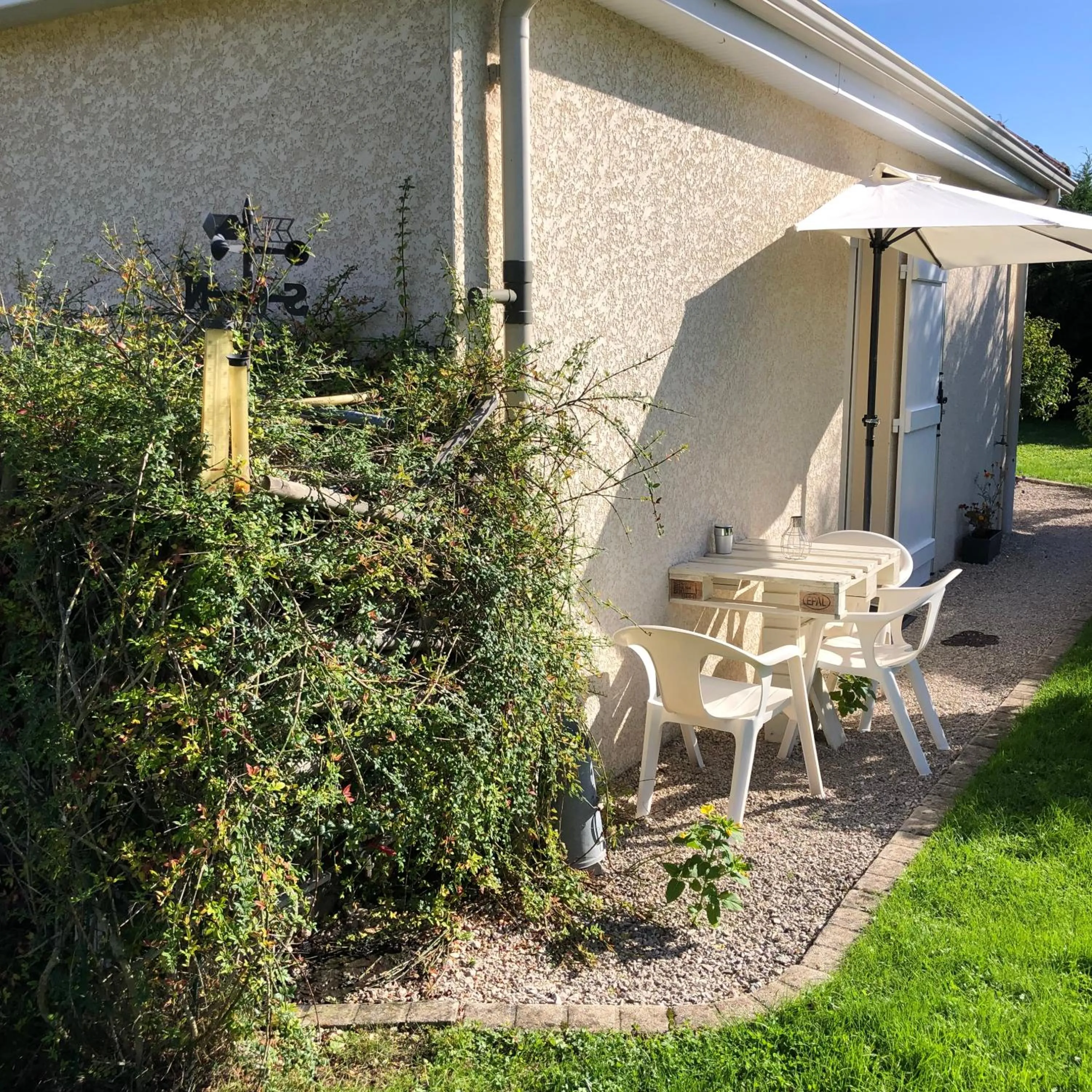 Facade/entrance in NAT&LYS