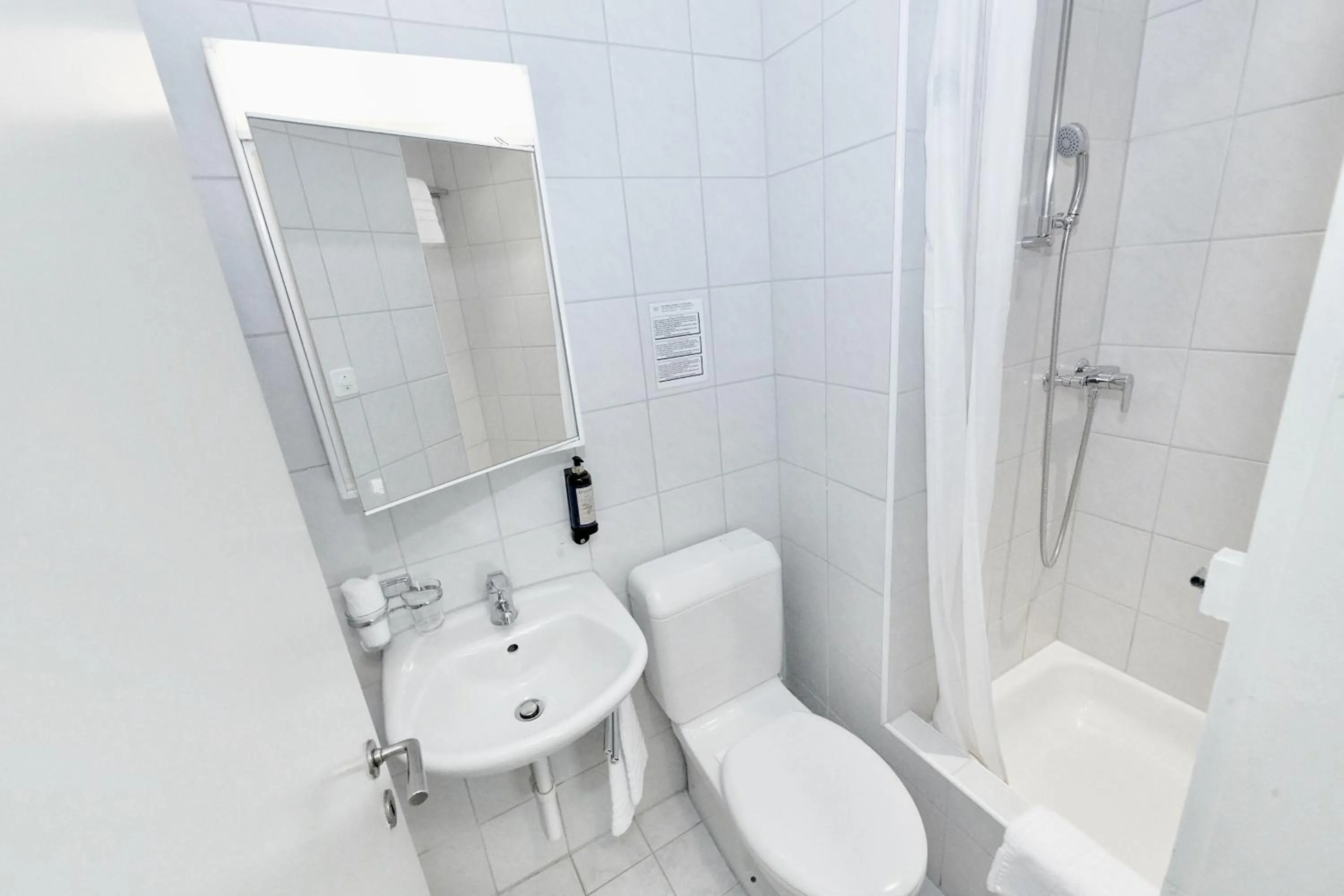 Bathroom in BALEGRA City Hotel Basel Contactless Self Check-in