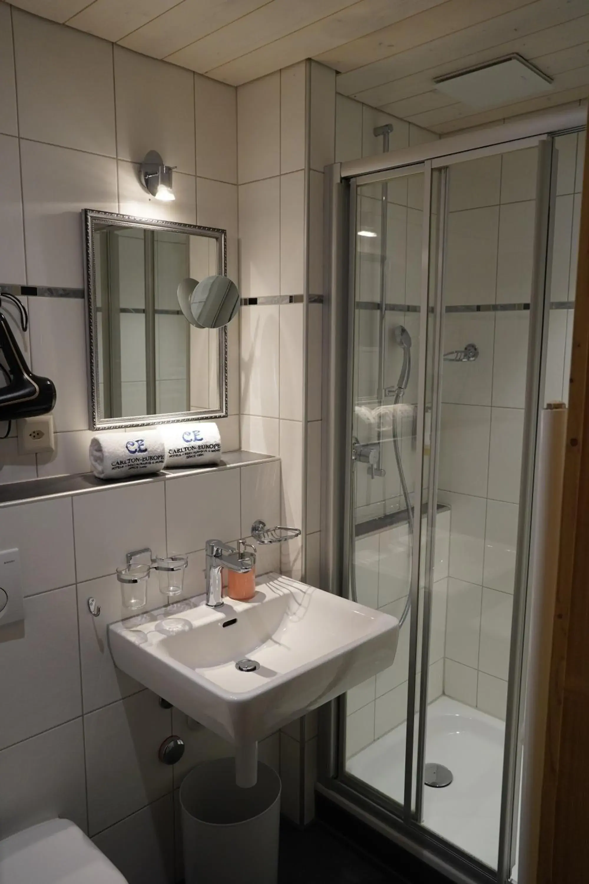 Shower, Bathroom in Carlton-Europe Vintage Adults Hotel