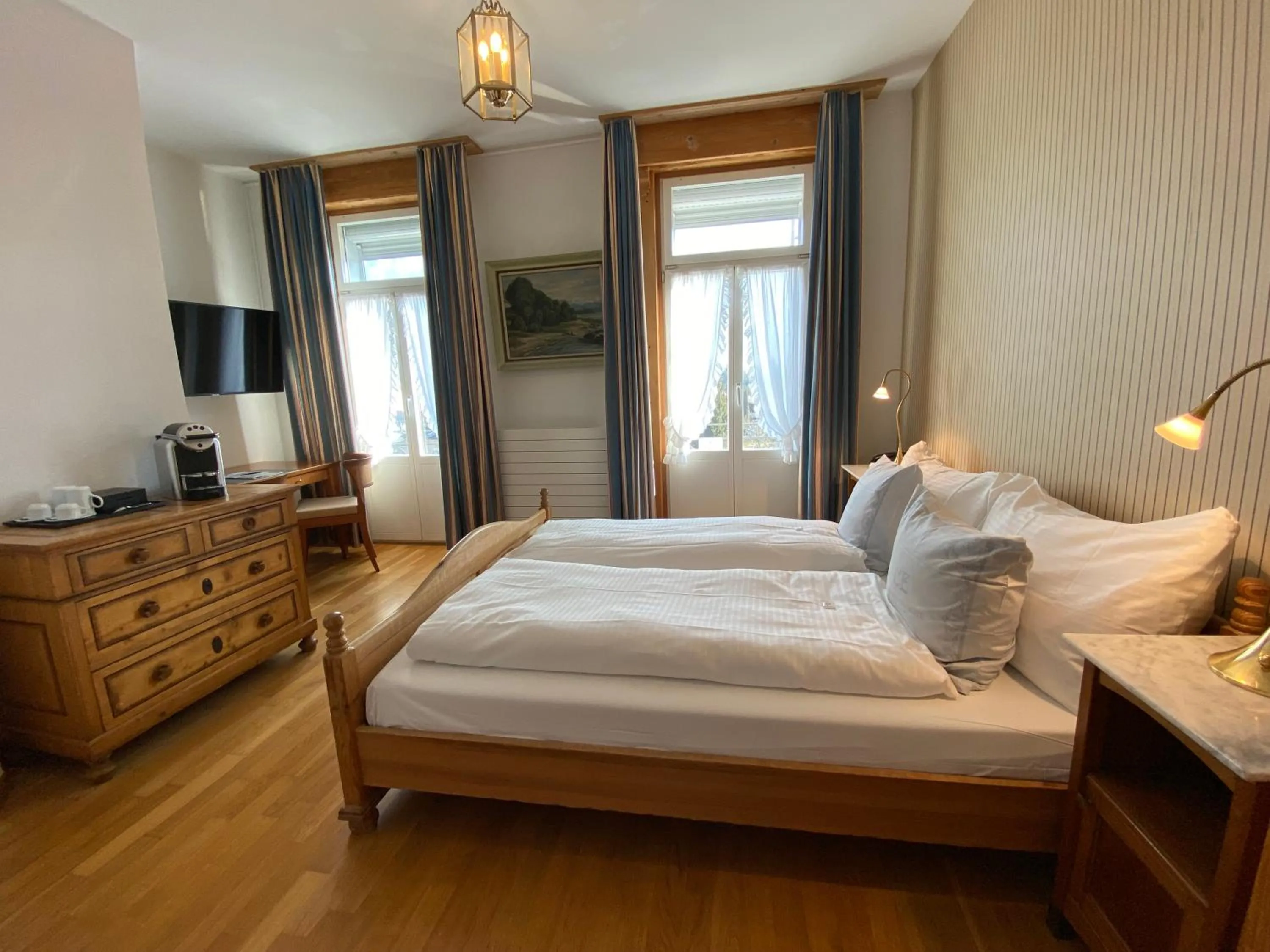 Property building, Bed in Carlton-Europe Vintage Adults Hotel