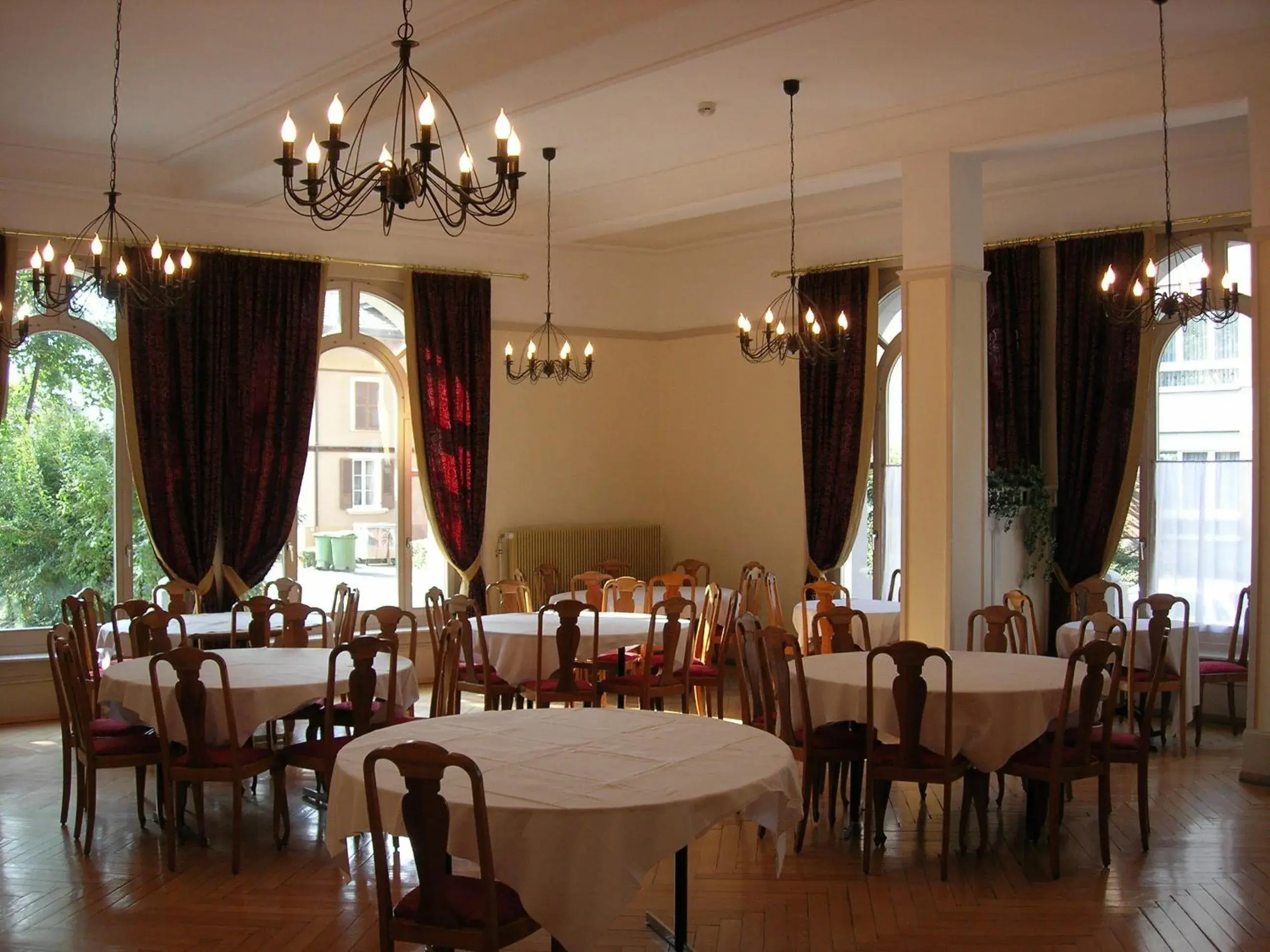 Banquet/Function facilities, Restaurant/Places to Eat in Carlton-Europe Vintage Adults Hotel