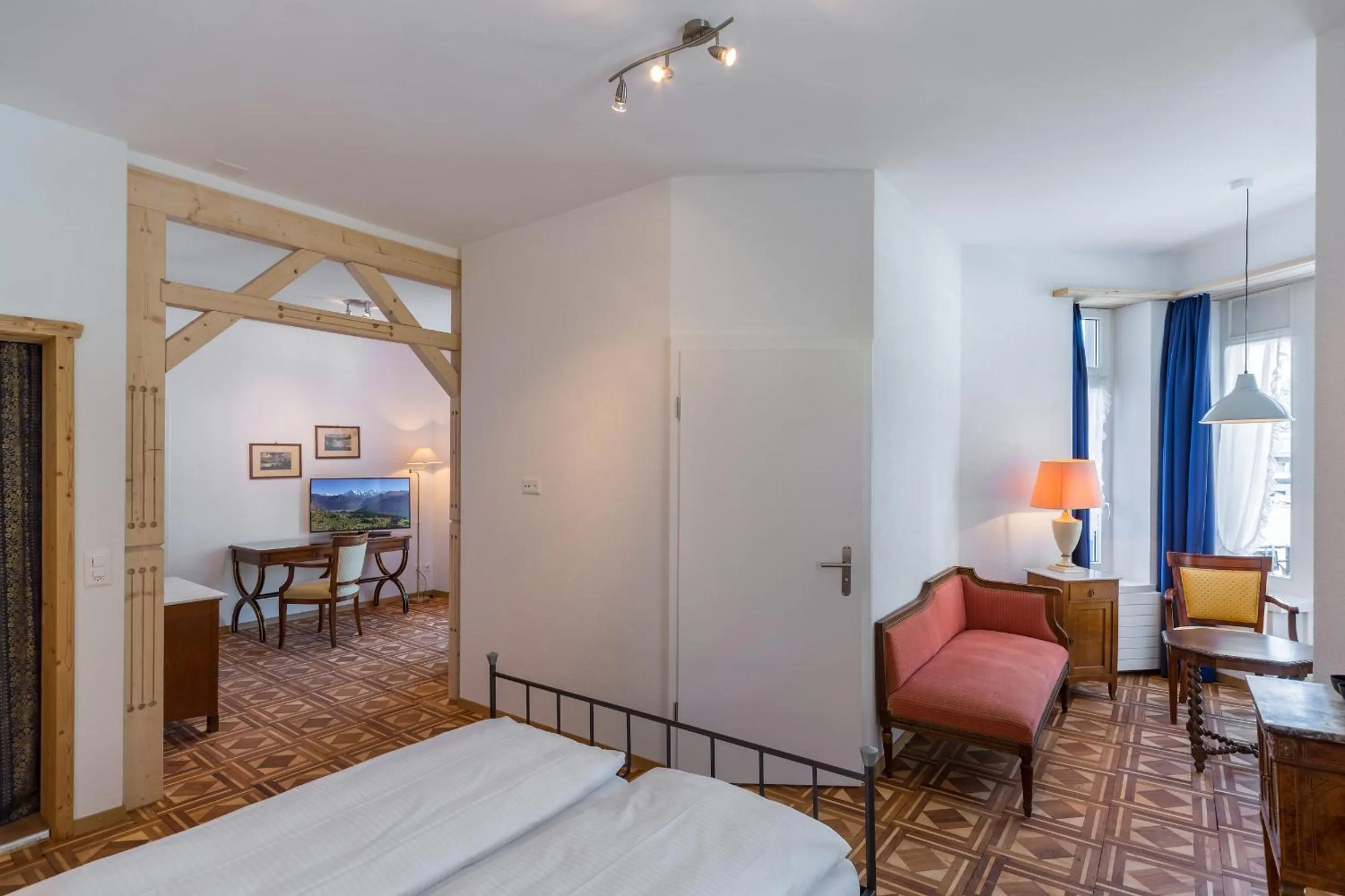 Photo of the whole room, Bed in Carlton-Europe Vintage Adults Hotel