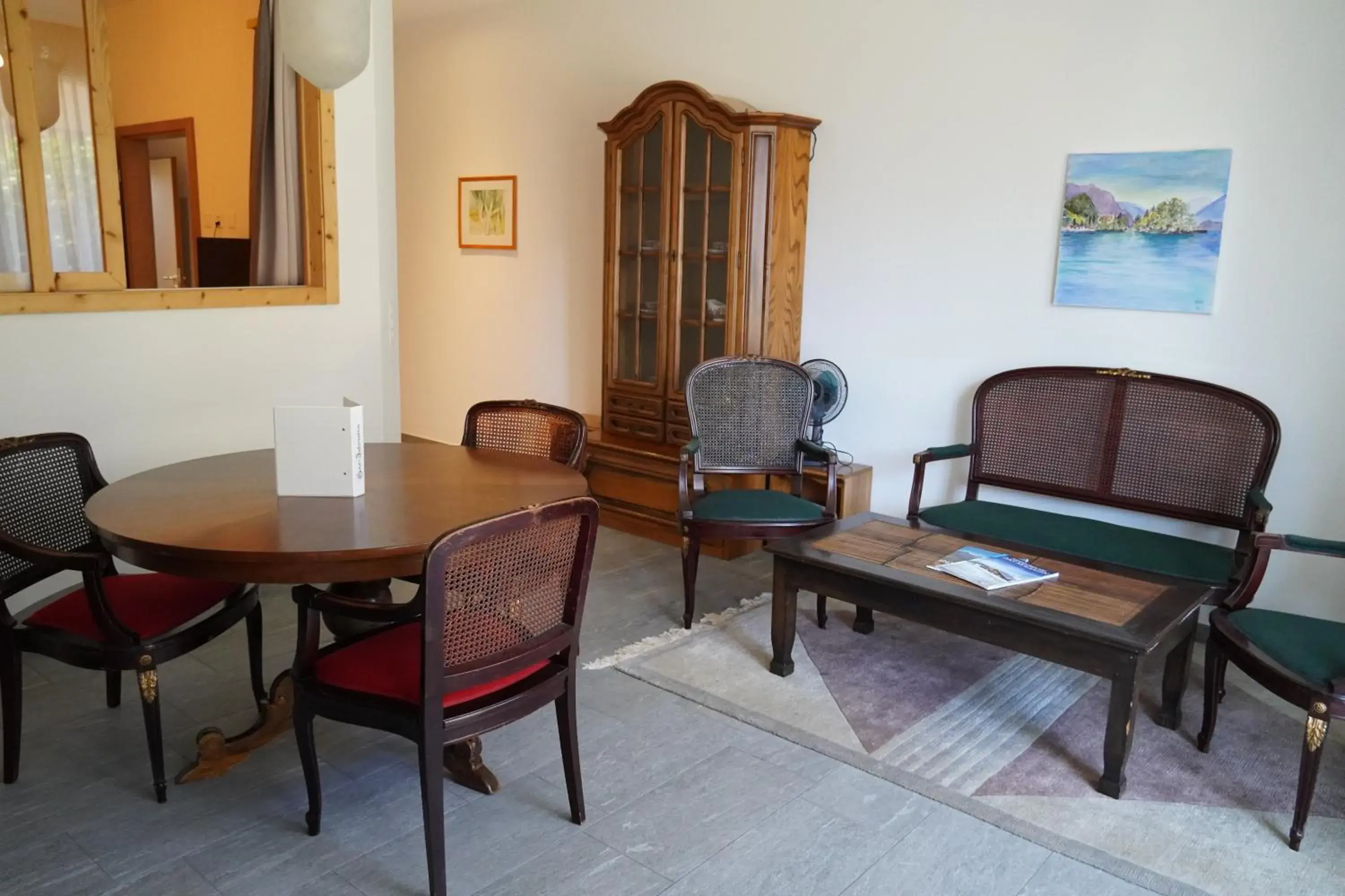 Photo of the whole room, Seating Area in Carlton-Europe Vintage Adults Hotel