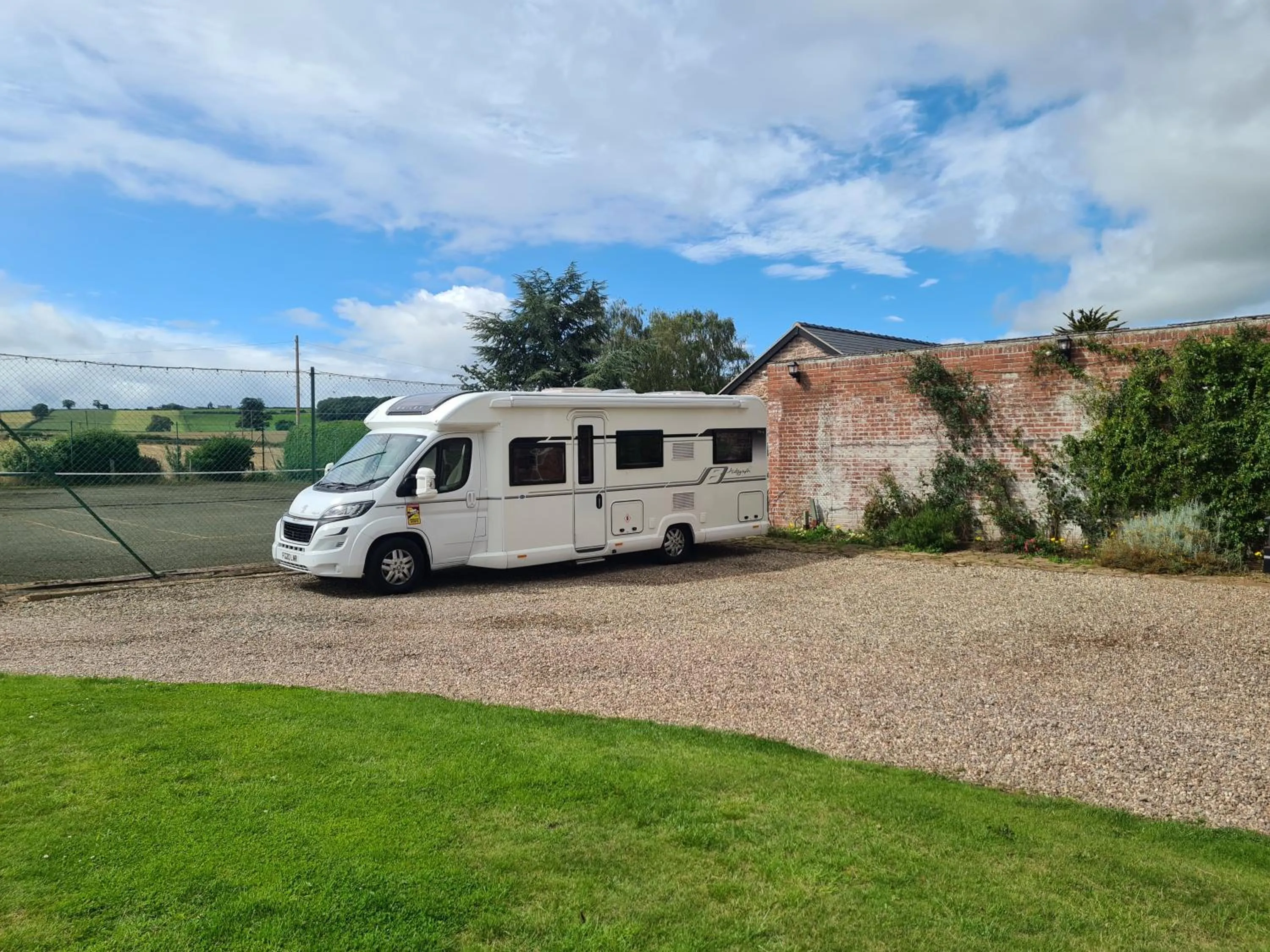 Parking in Upper Eyton Farmhouse B&B