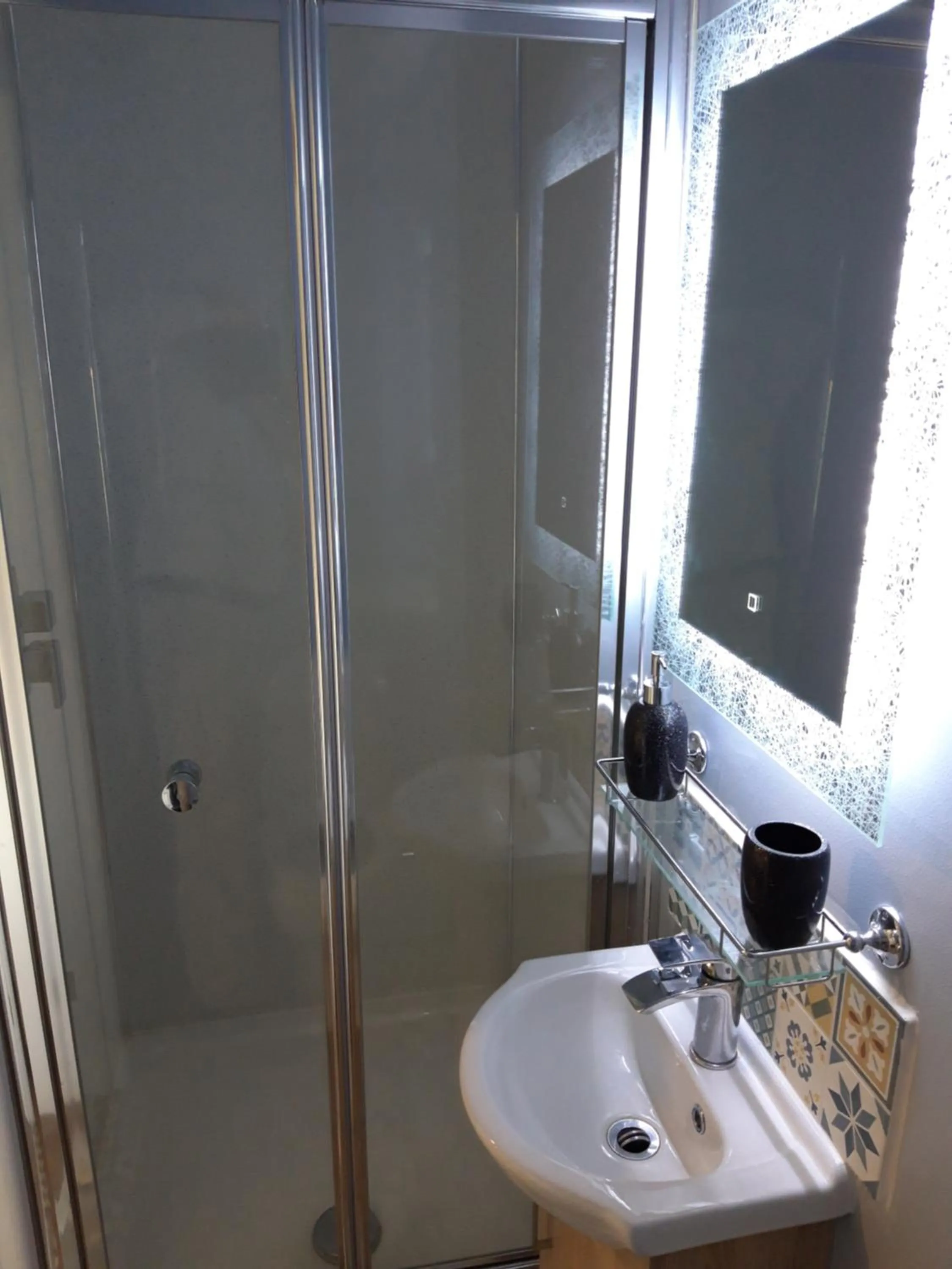 Shower in Upper Eyton Farmhouse B&B