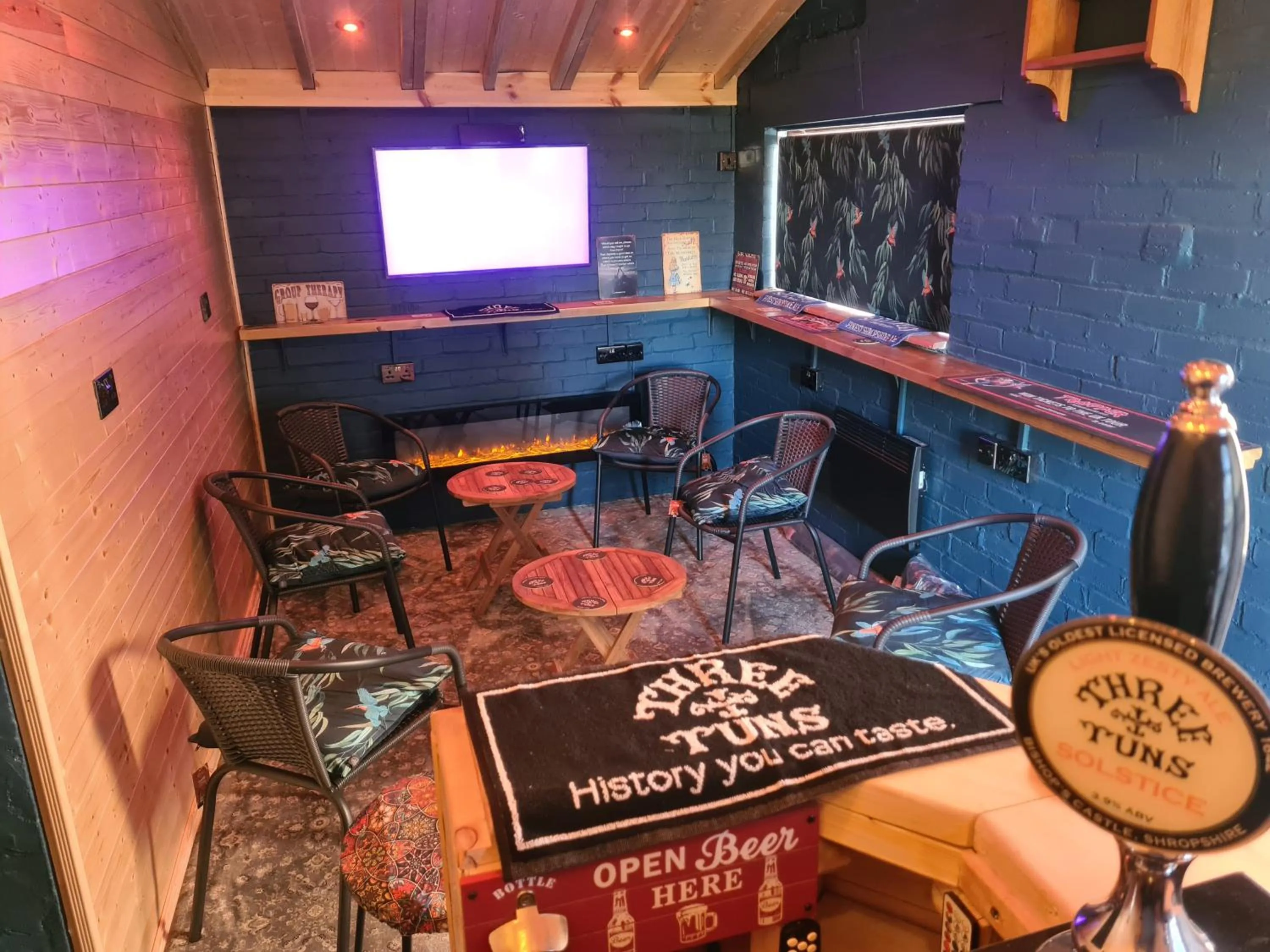 Lounge or bar in Upper Eyton Farmhouse B&B