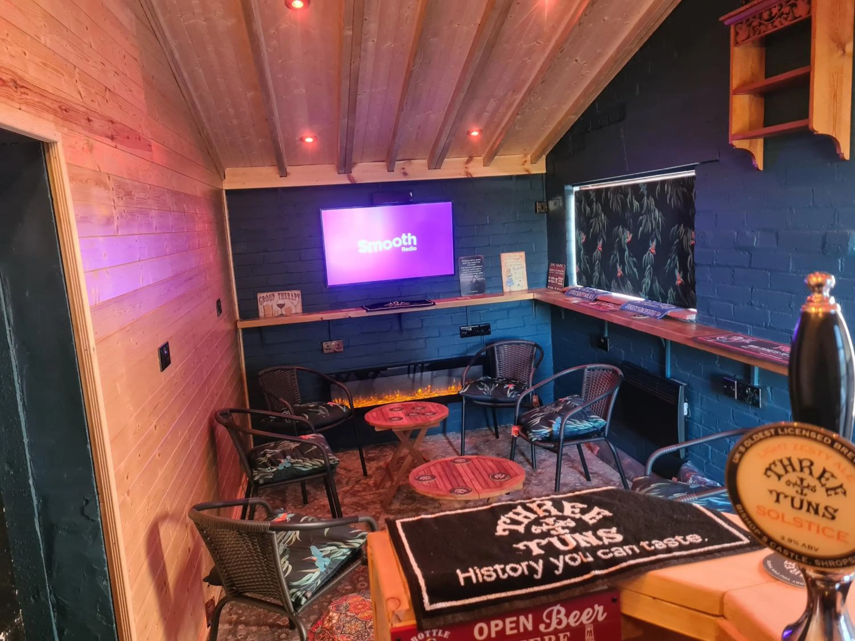 Lounge or bar in Upper Eyton Farmhouse B&B