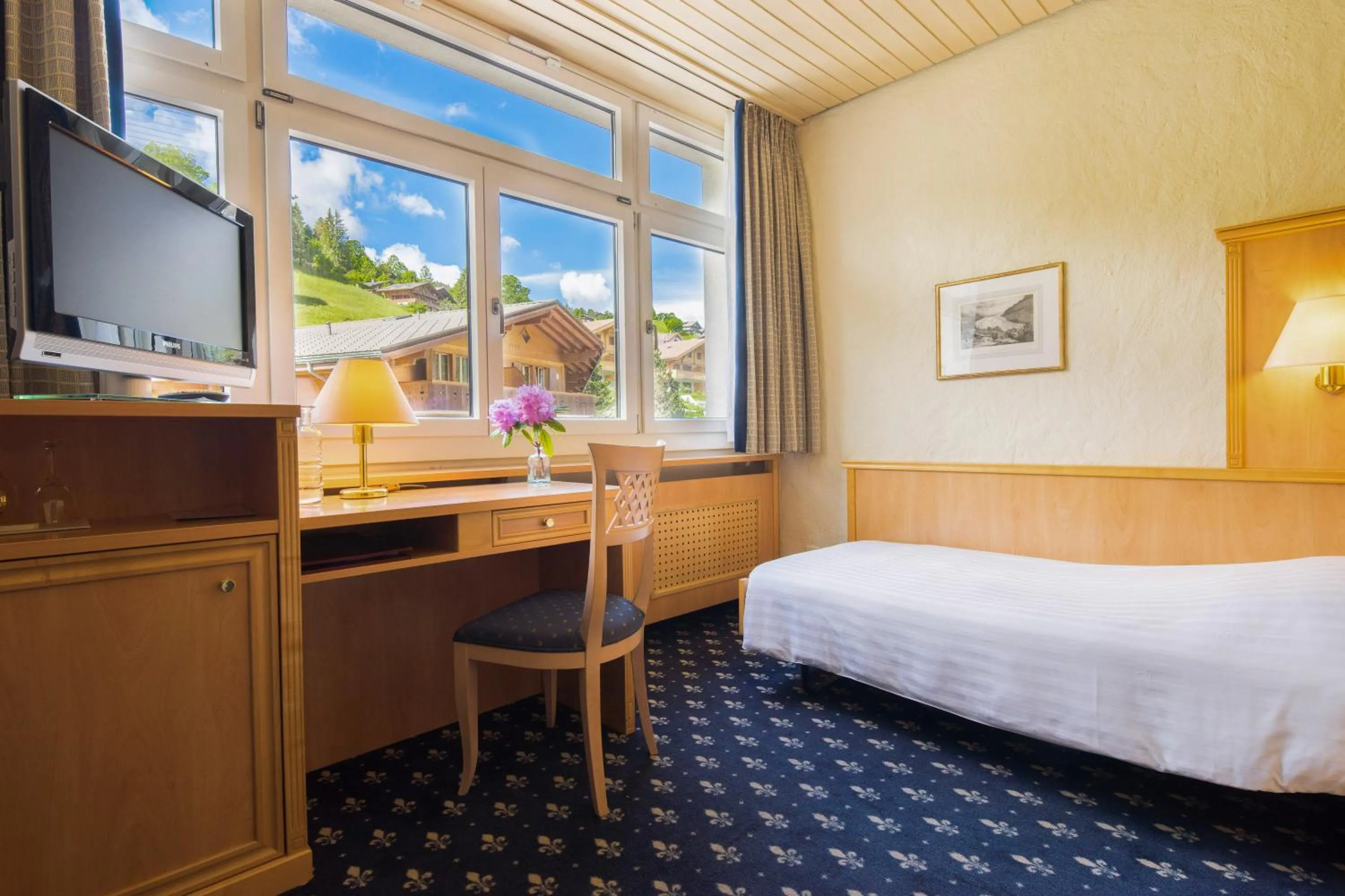 Bedroom, Bed in Hotel Kreuz & Post Grindelwald