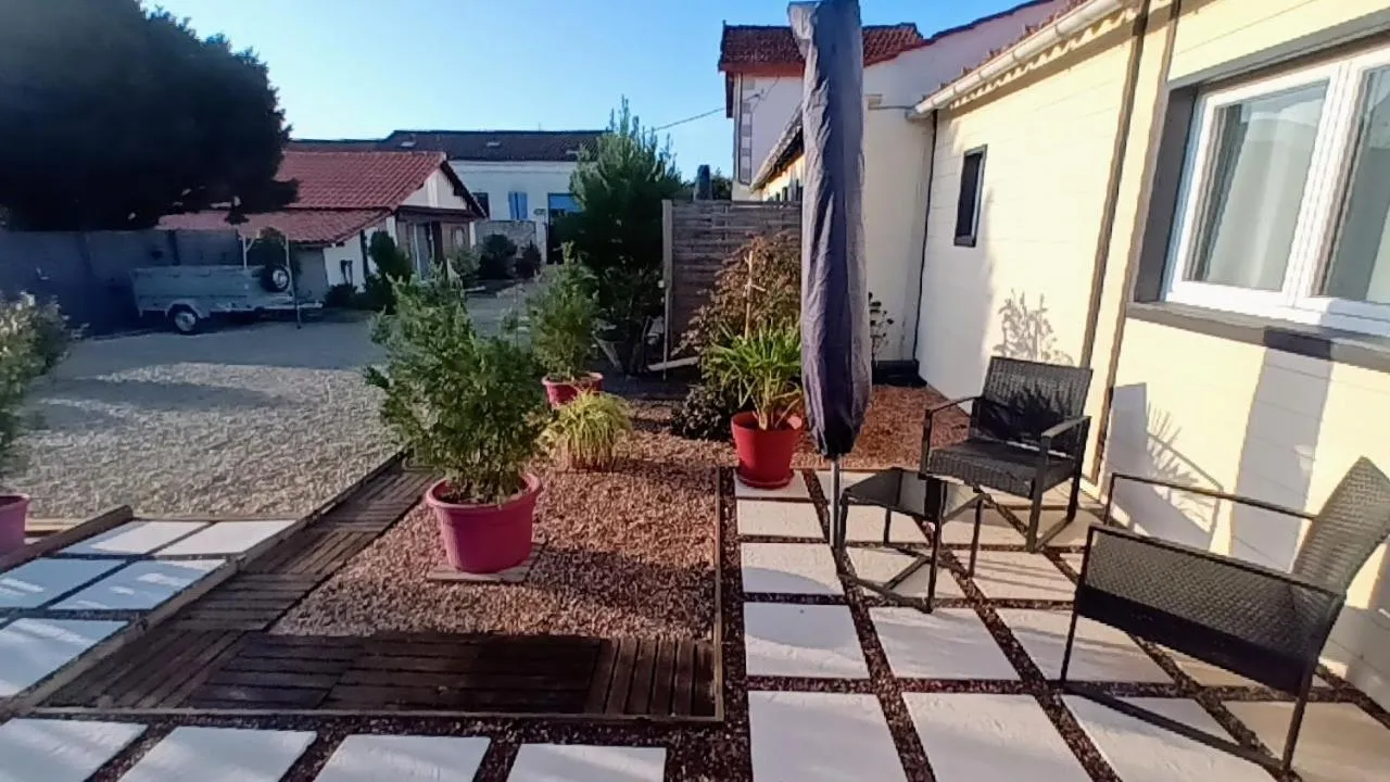 Patio in Le Clos des Passiflores