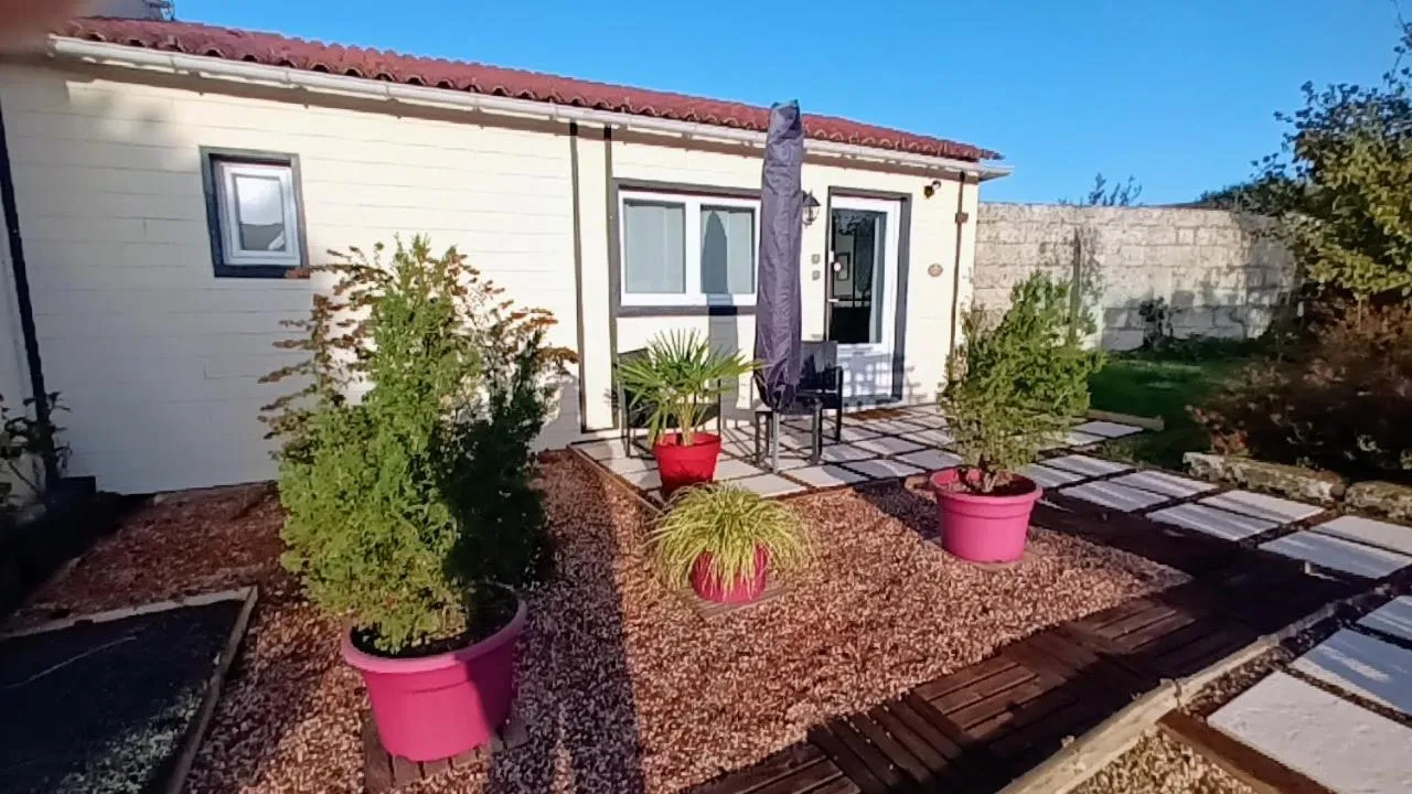 Patio in Le Clos des Passiflores