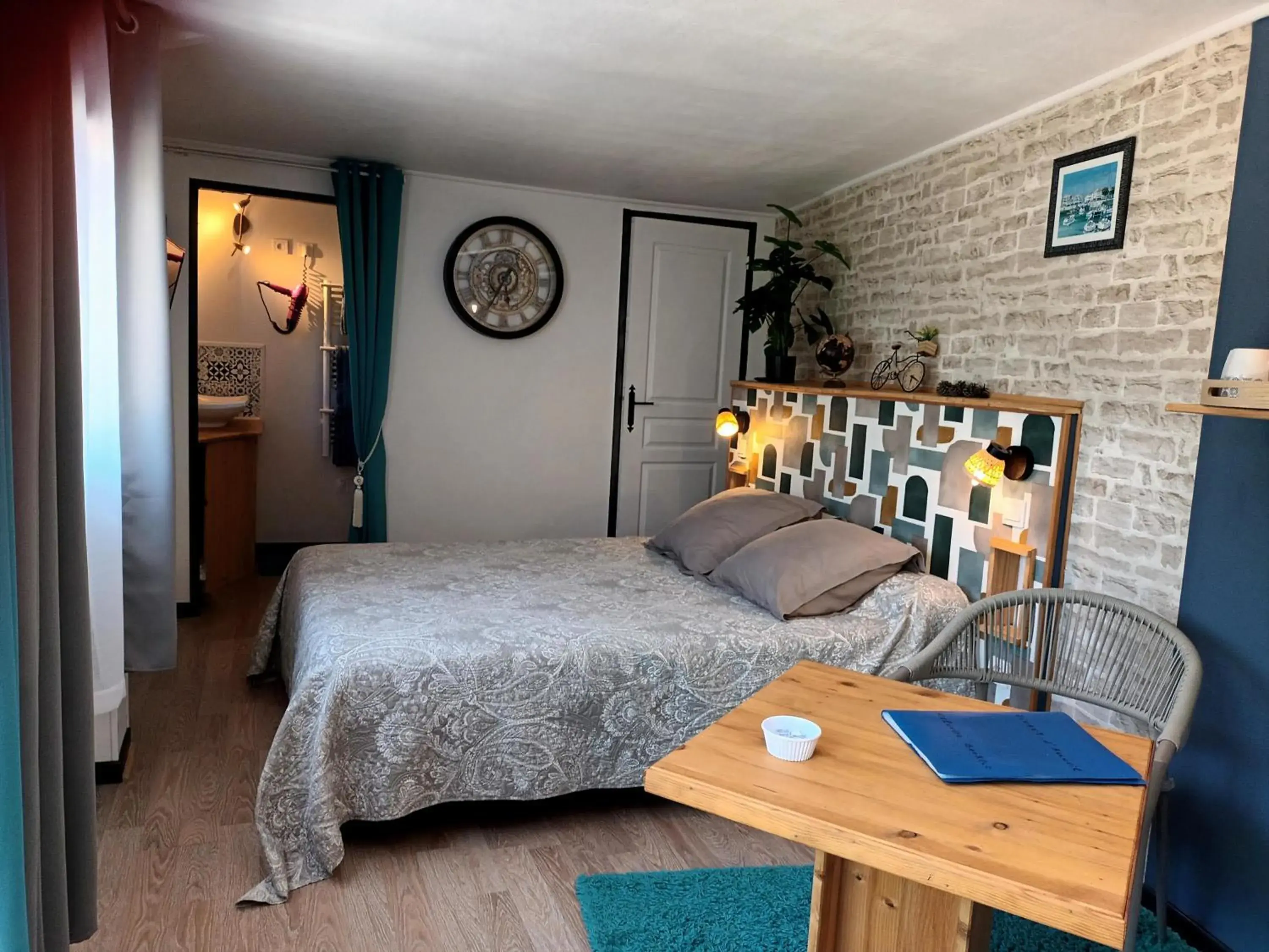 Double Room 2 in Le Clos des Passiflores - Chambres et Table d'Hôtes Double Room 2 in Le Clos des Passiflores - Chambres et Table d'Hôtes