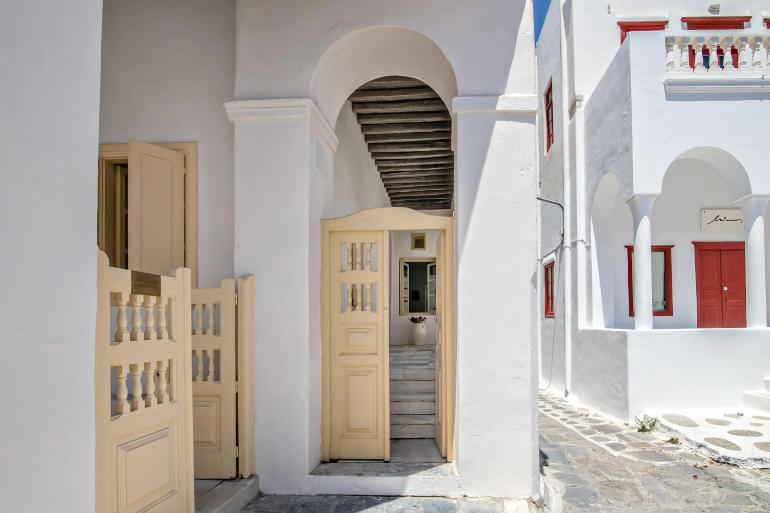 CAMBANIS MΑΝSION