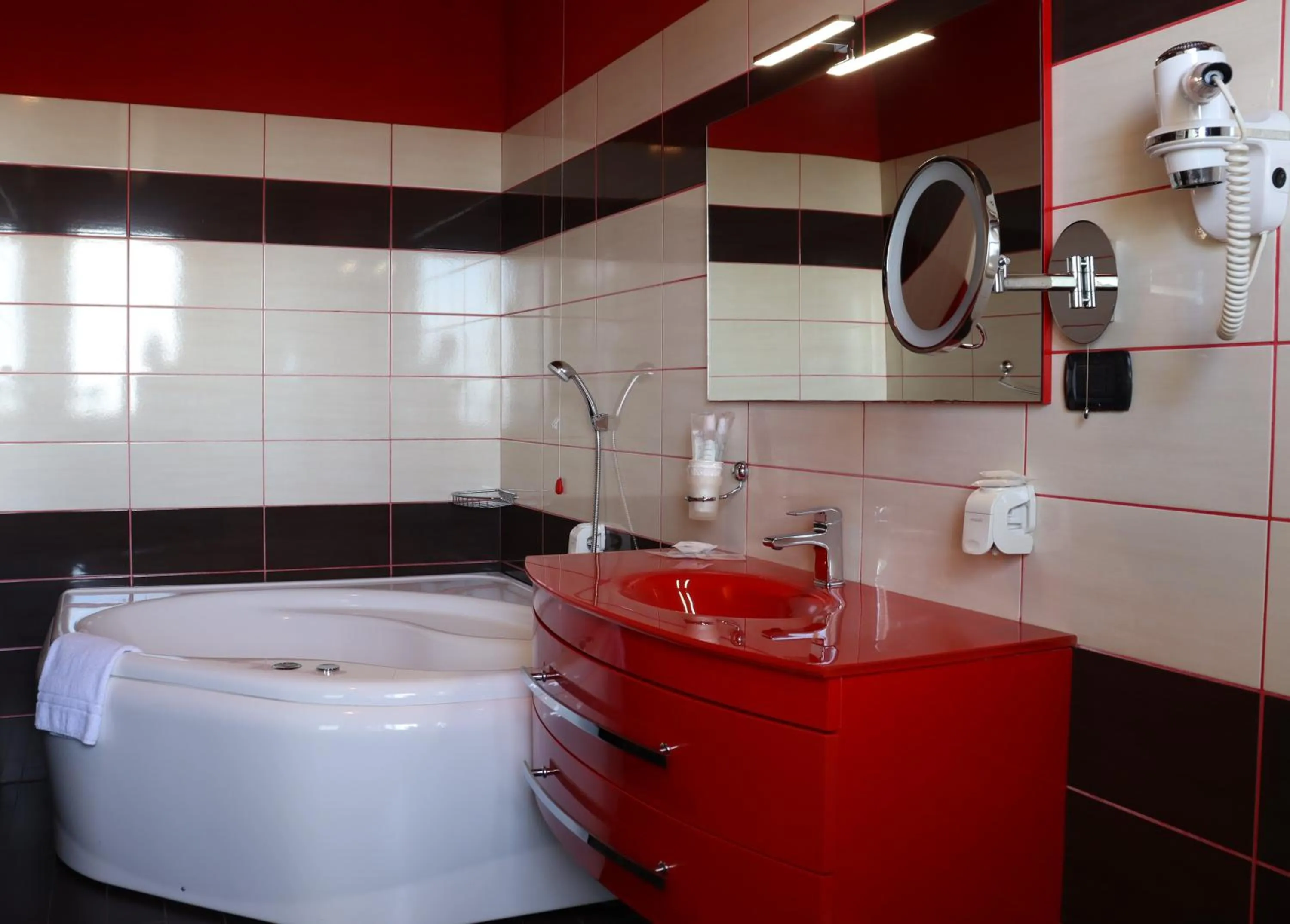 Hot Tub in Hotel Paradiso