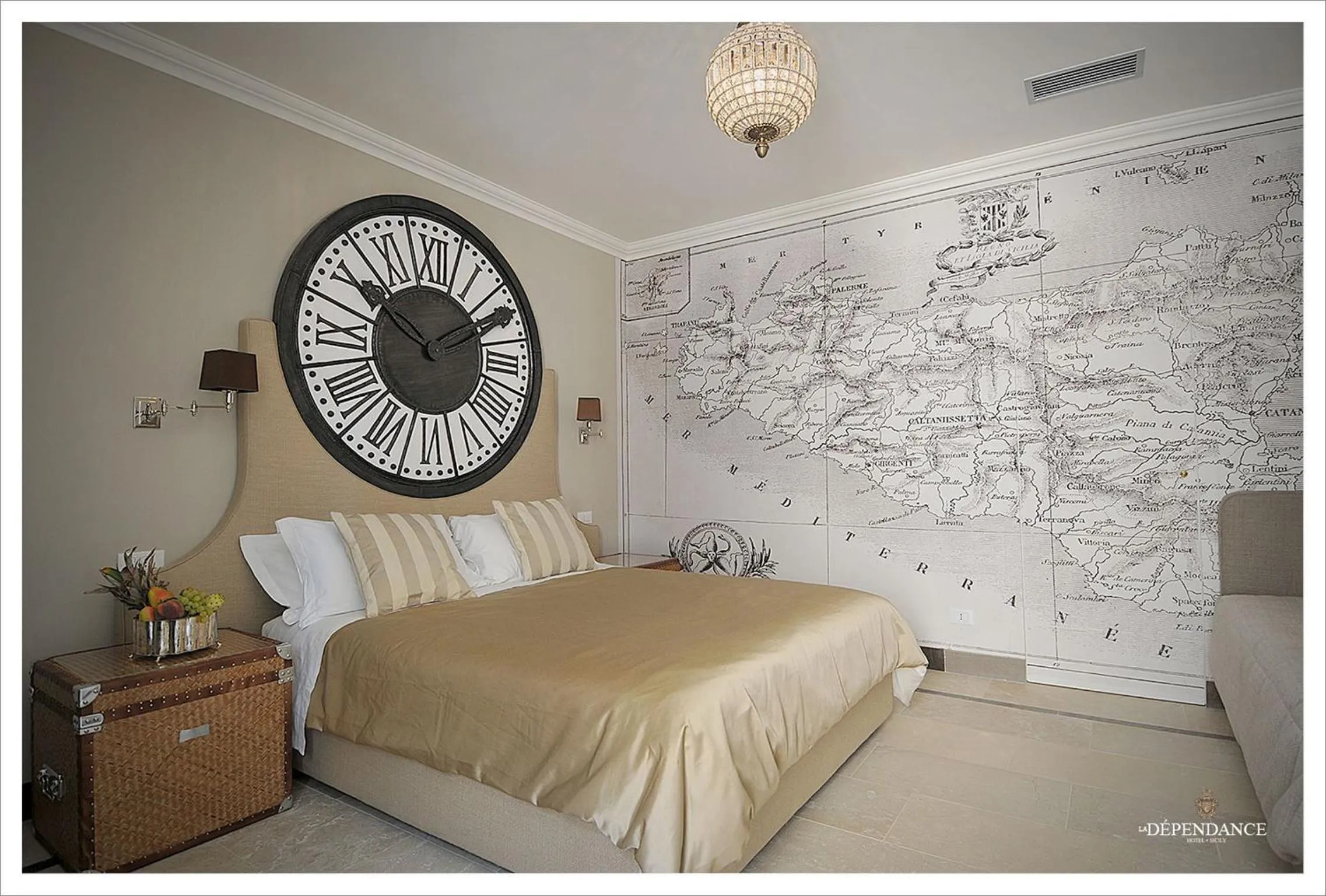 Toilet, Bed in La Dépendance Hotel