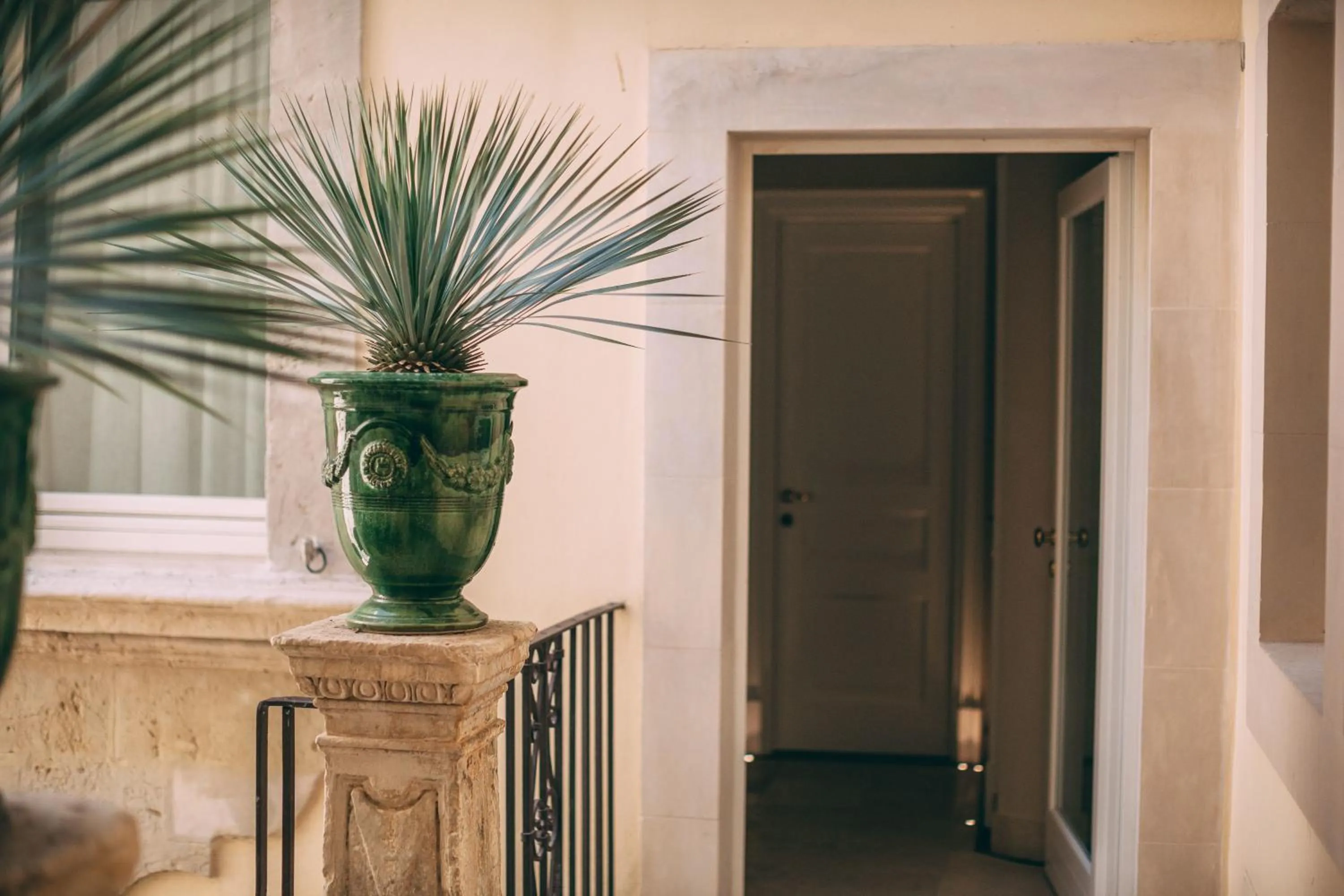 Patio in La Dépendance Hotel