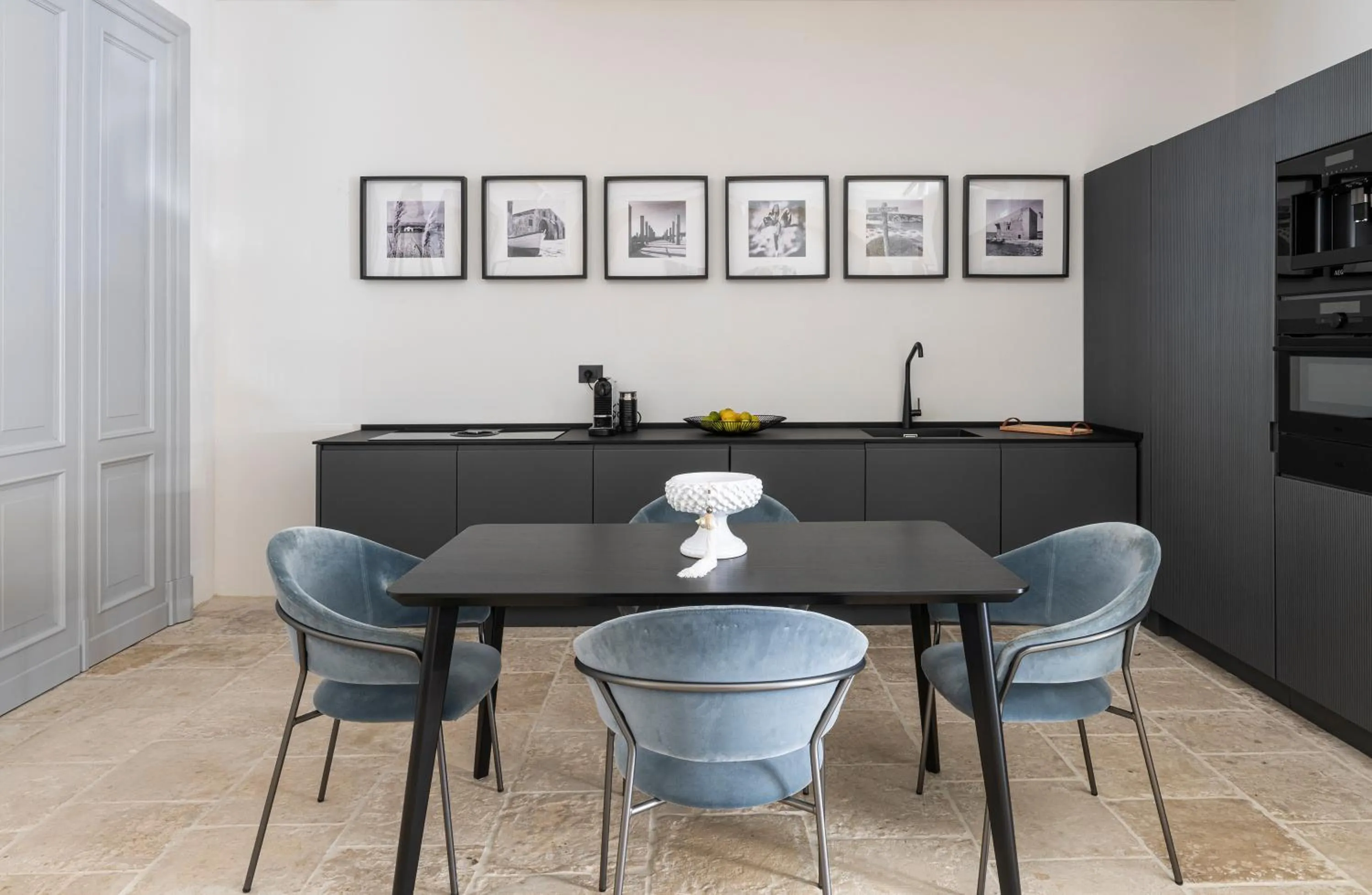 Kitchen or kitchenette in La Dépendance Hotel