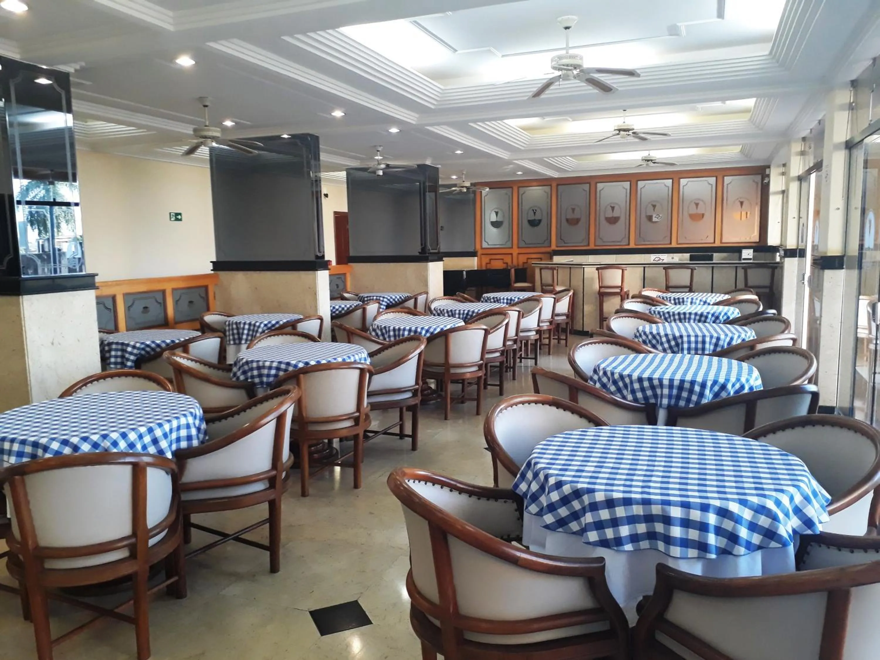 Buffet breakfast in Cristal Palace Hotel