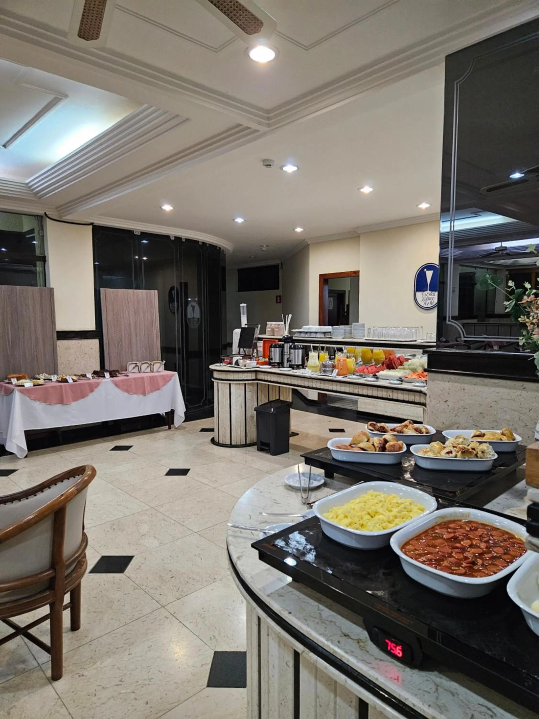 Breakfast in Cristal Palace Hotel