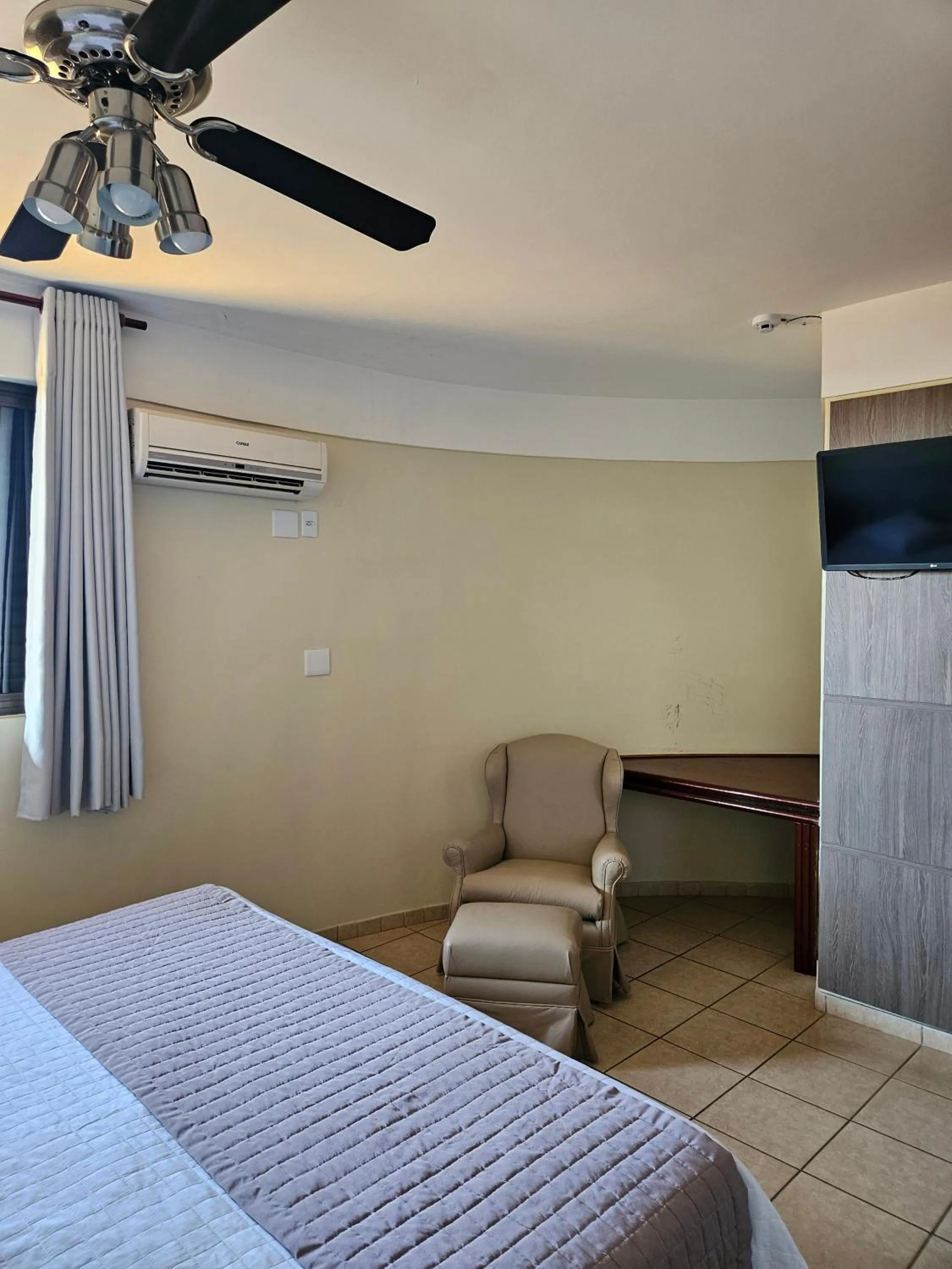 Bed in Cristal Palace Hotel