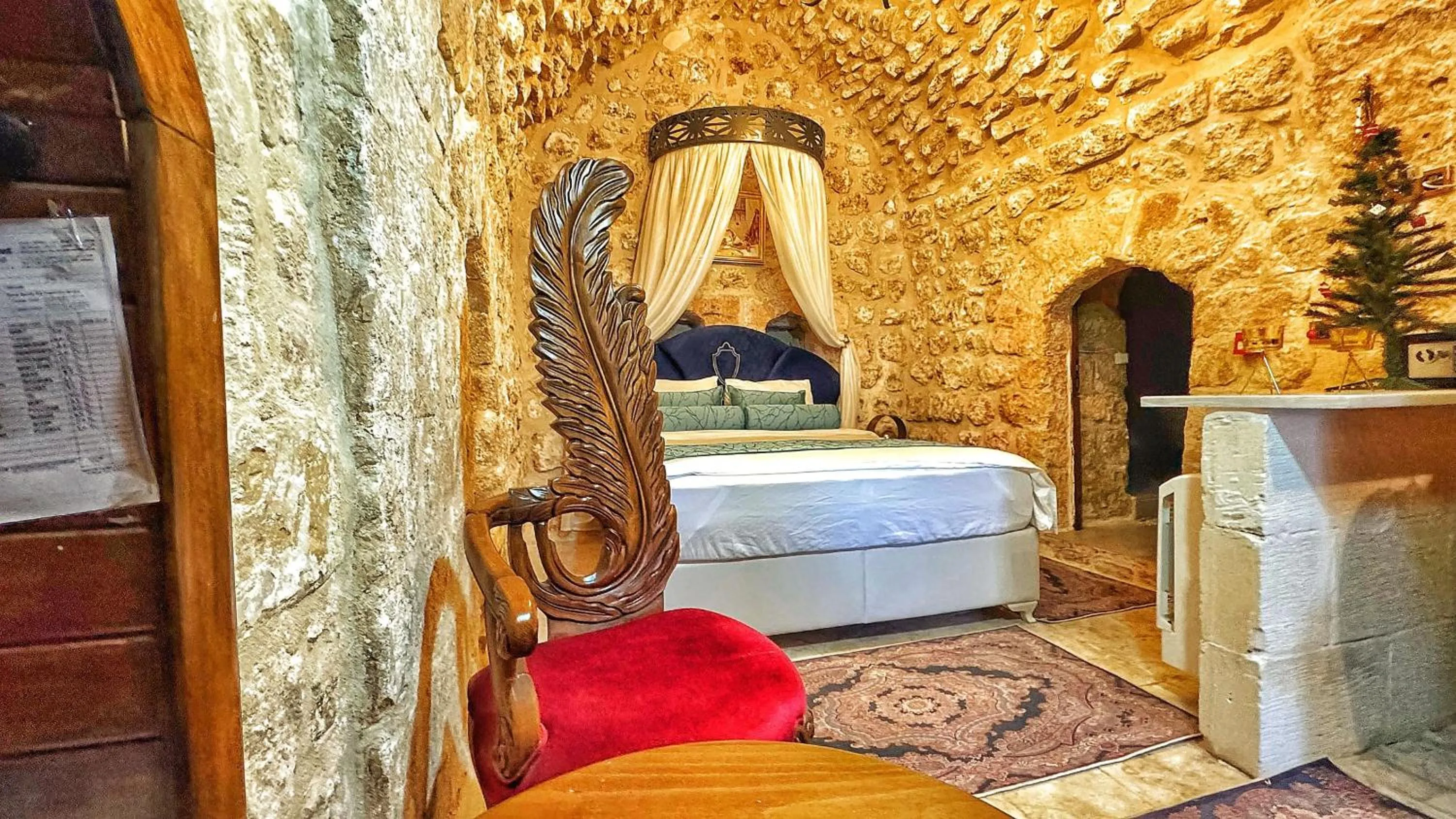 Photo of the whole room, Bed in Fairouz Konak Otel