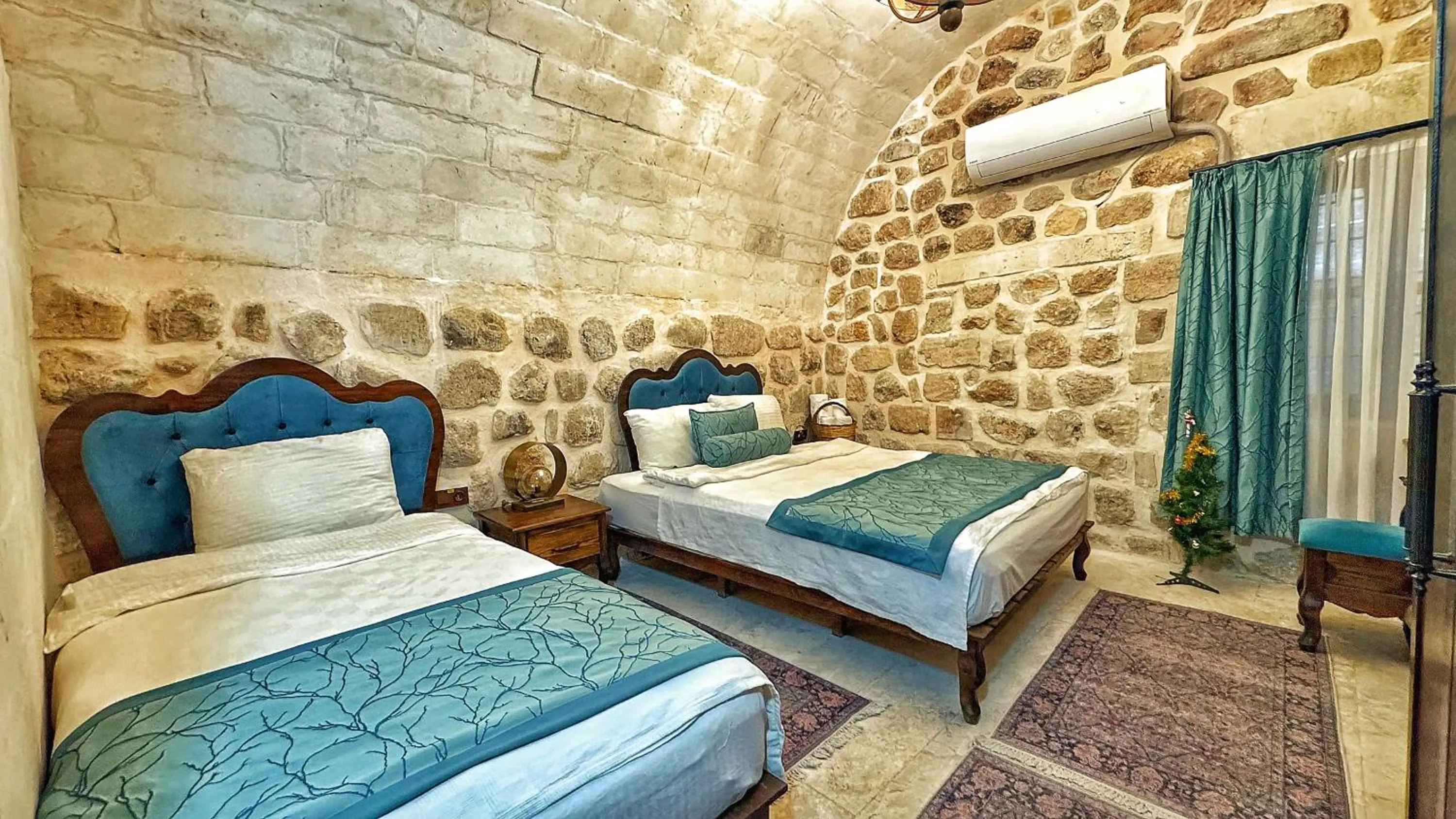 Photo of the whole room, Bed in Fairouz Konak Otel