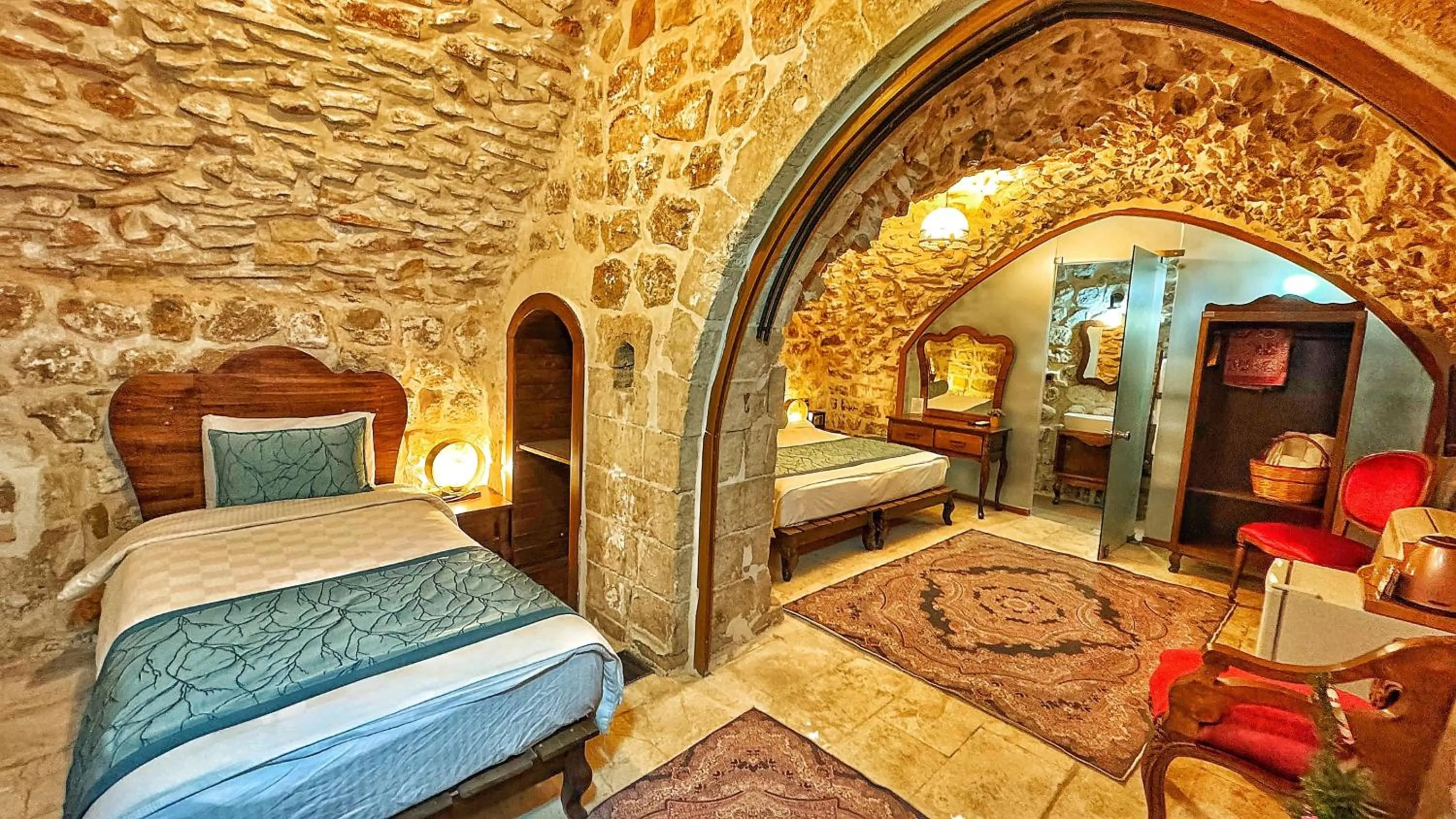Photo of the whole room, Bed in Fairouz Konak Otel