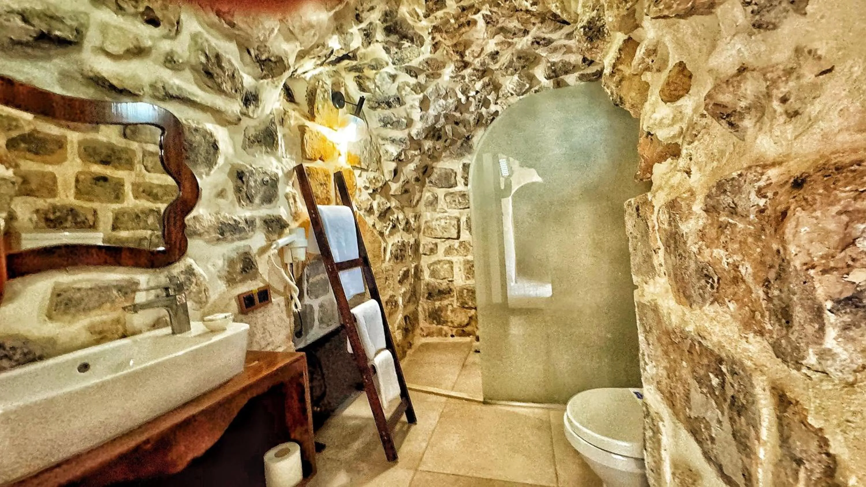 Bathroom in Fairouz Konak Otel