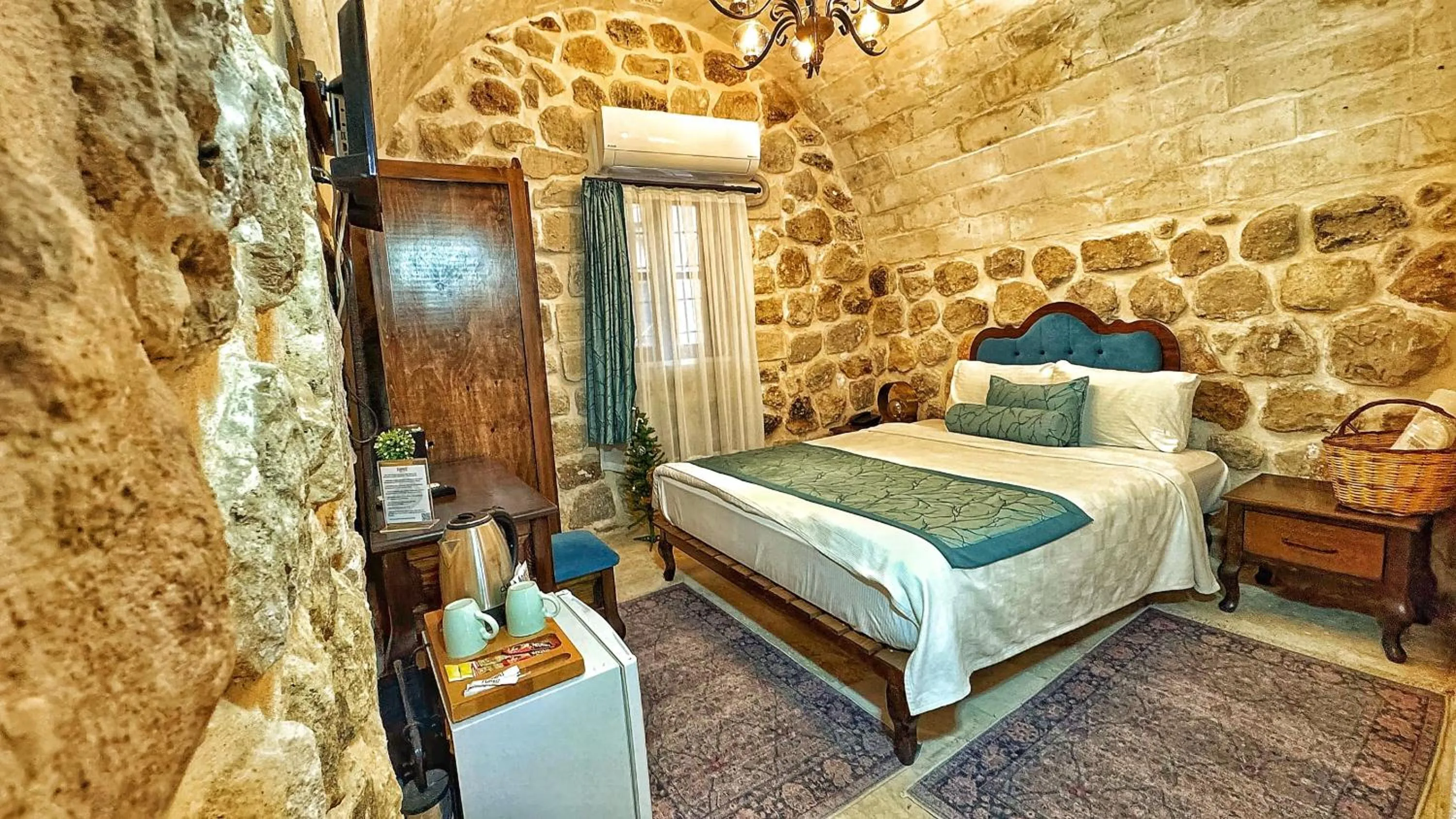 Photo of the whole room, Bed in Fairouz Konak Otel