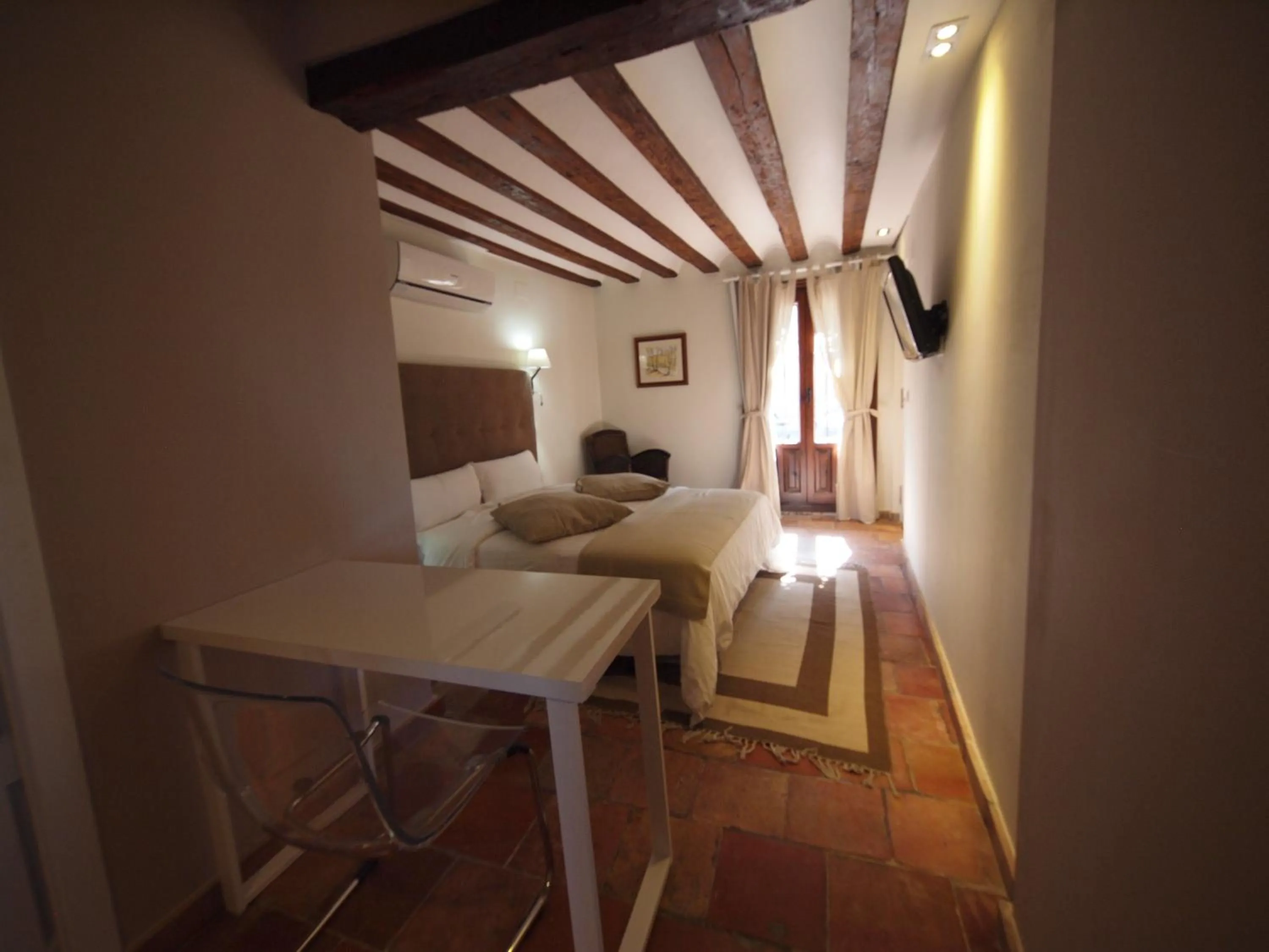 Double or Twin Room with Private Bathroom in Los Ojos de la Mora Apartamentos Boutique