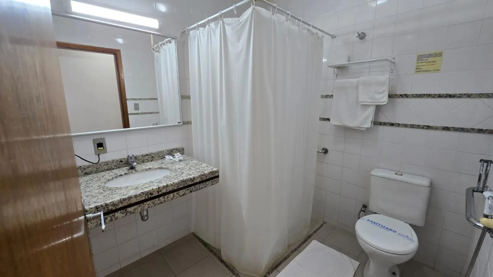 Toilet in Hotel Tenda