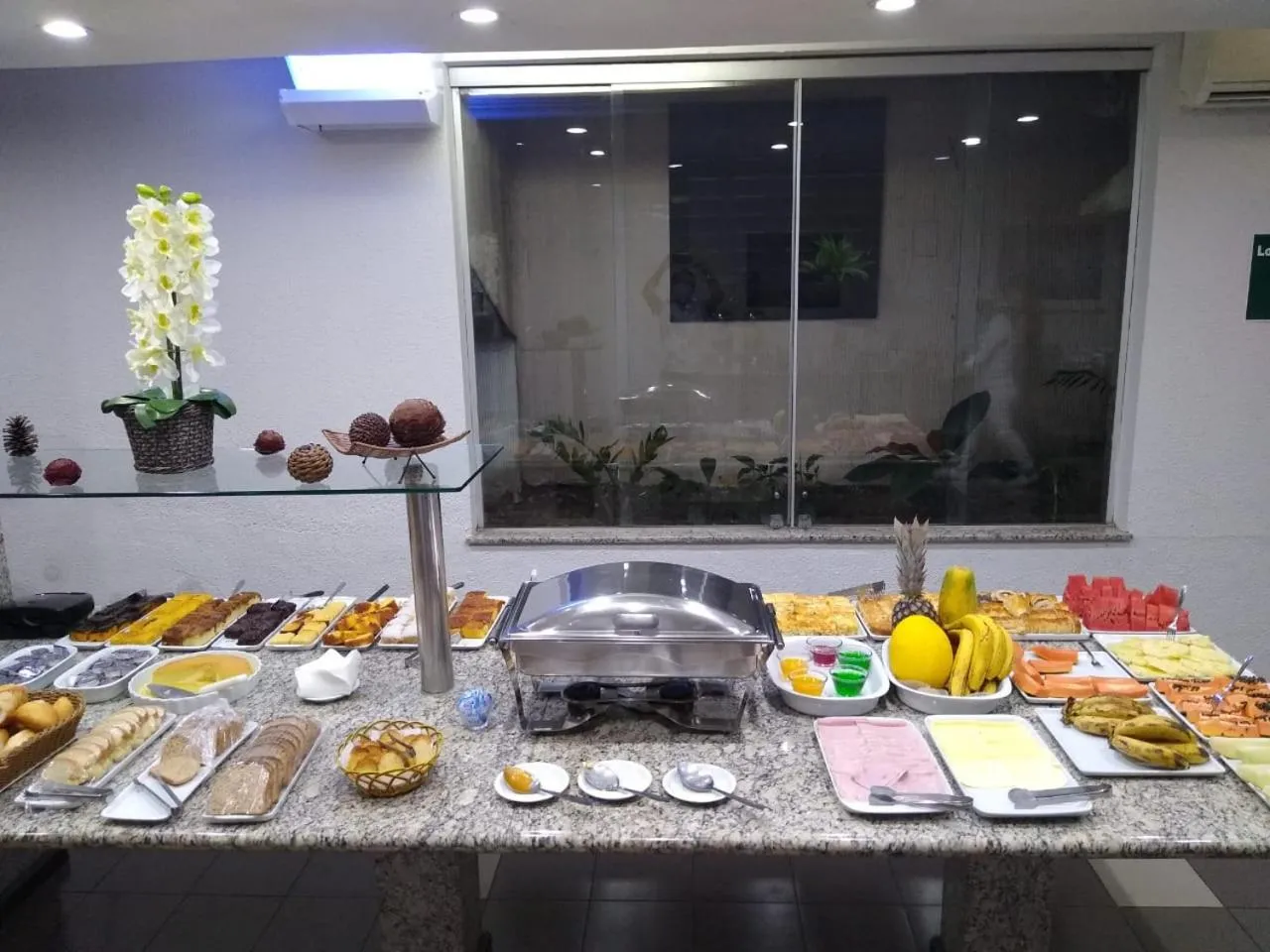 Buffet breakfast in Hotel Tenda