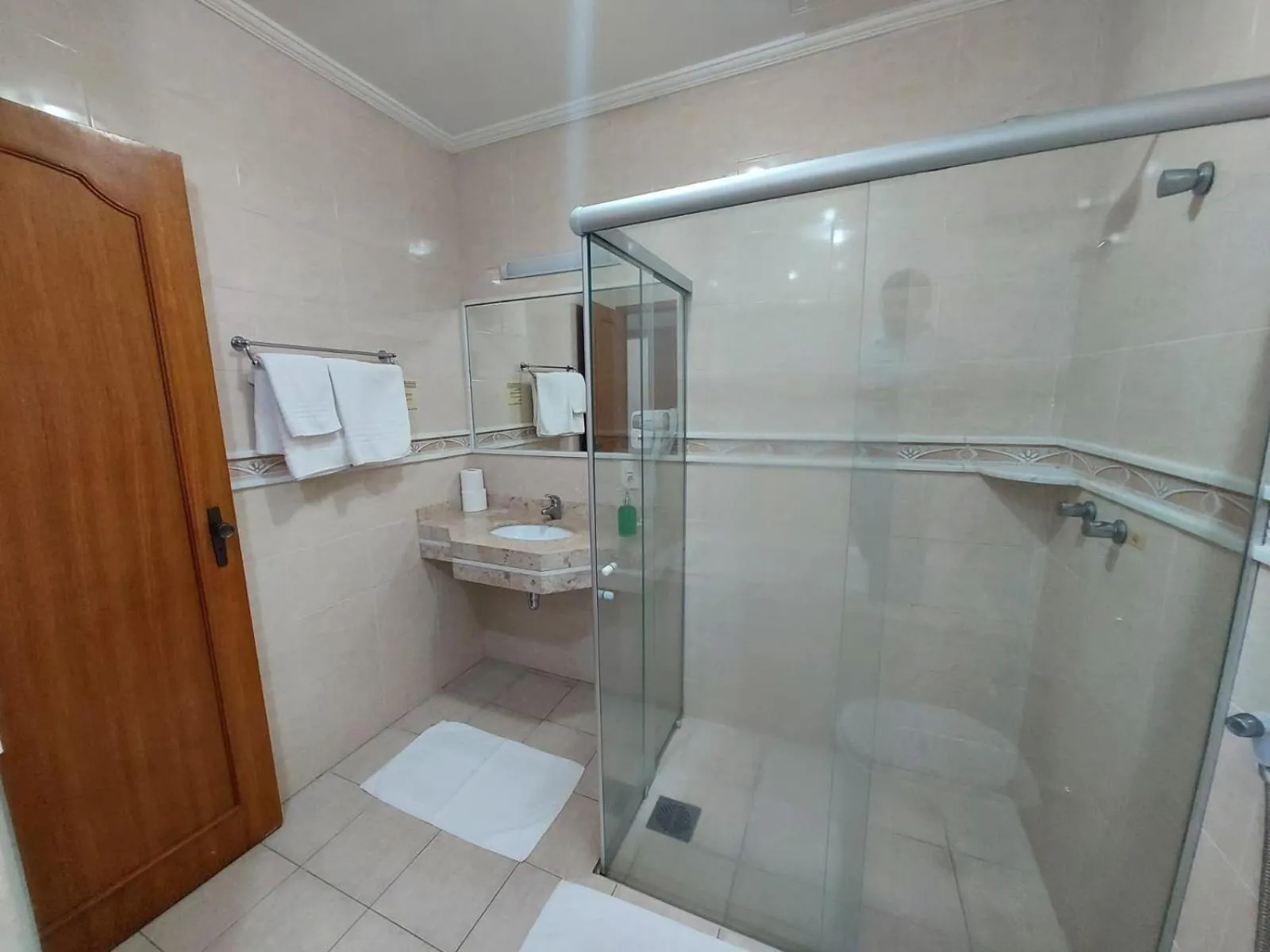 Shower in Hotel Tenda