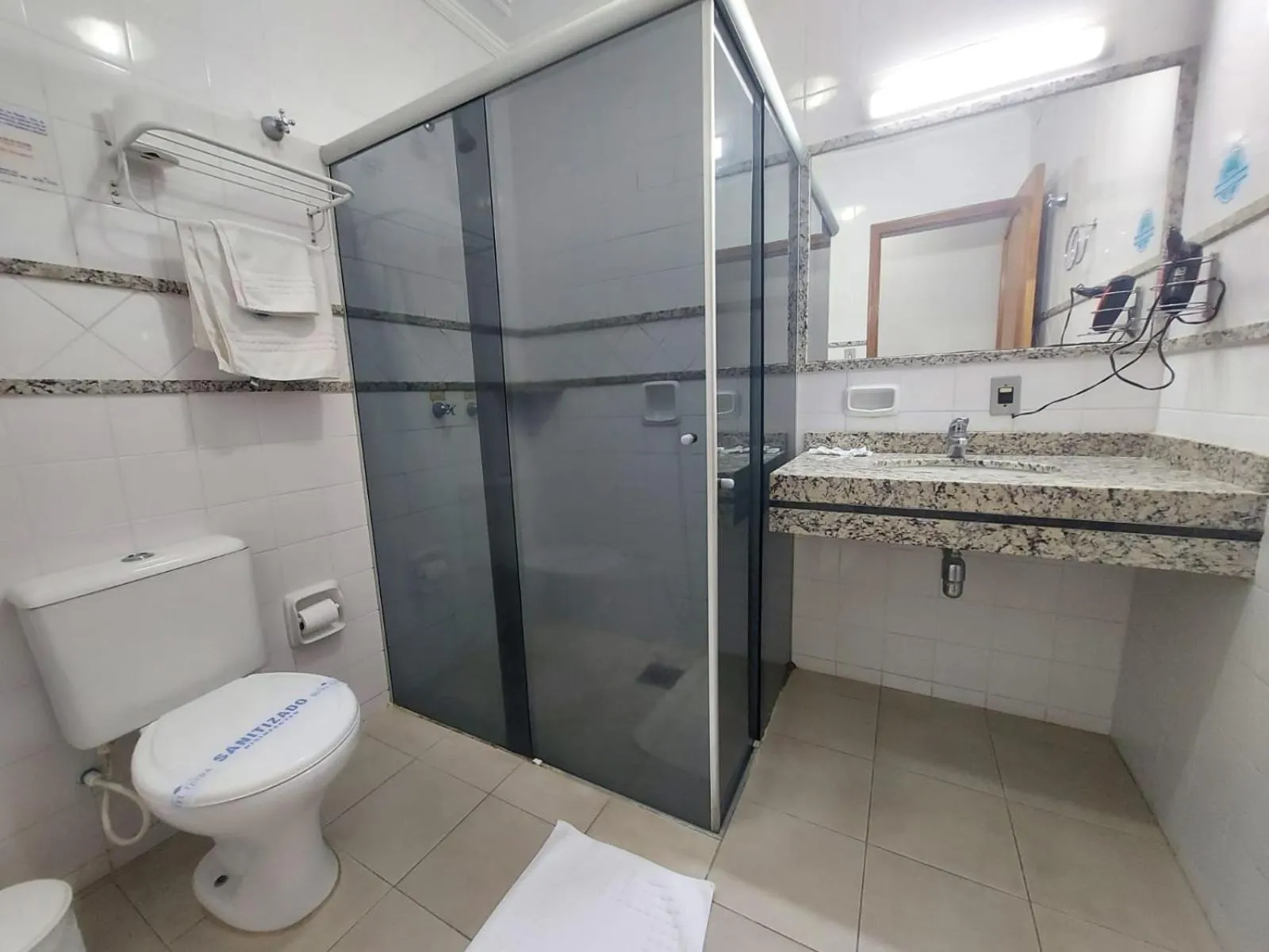 Shower in Hotel Tenda