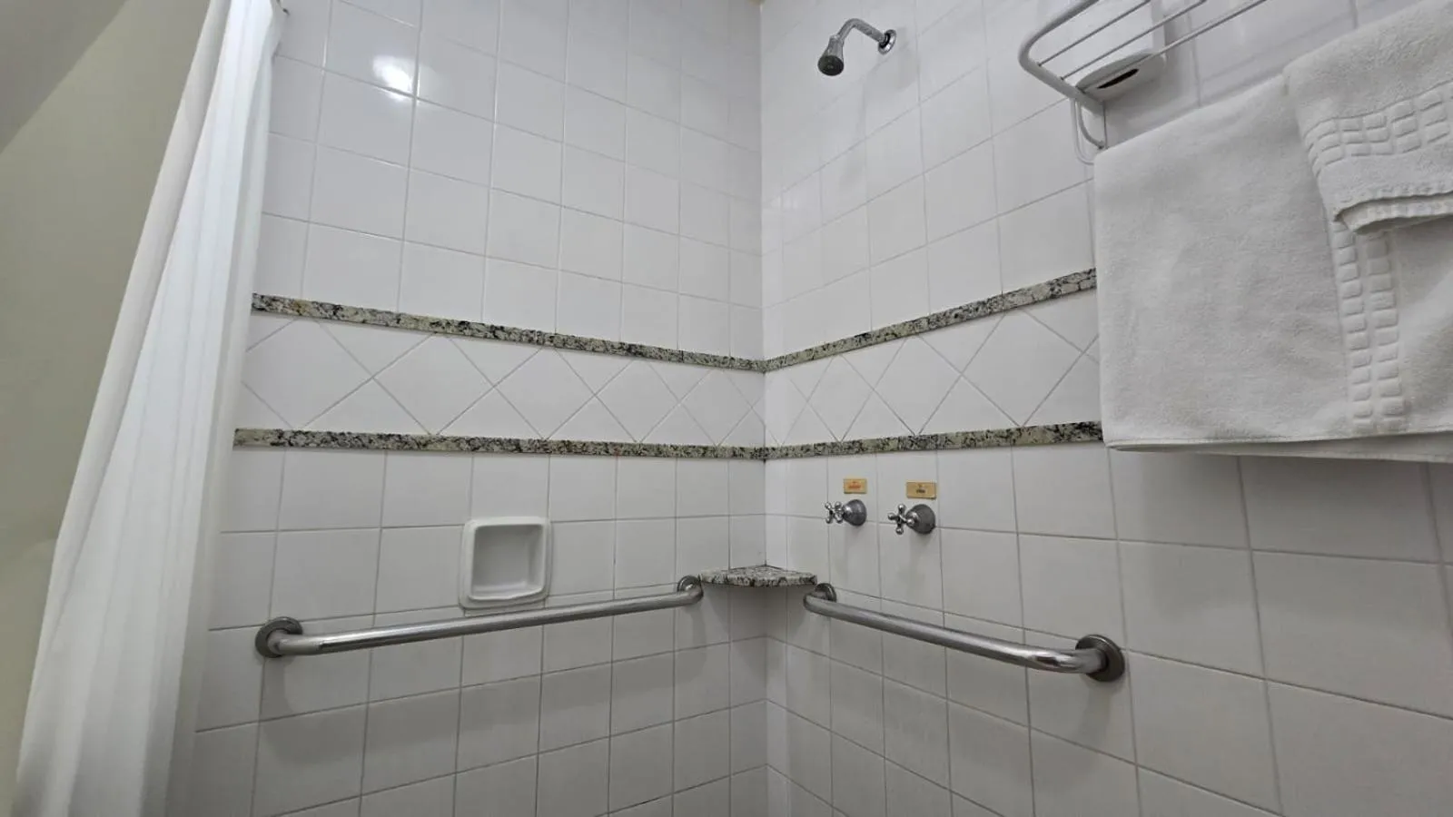 Shower in Hotel Tenda