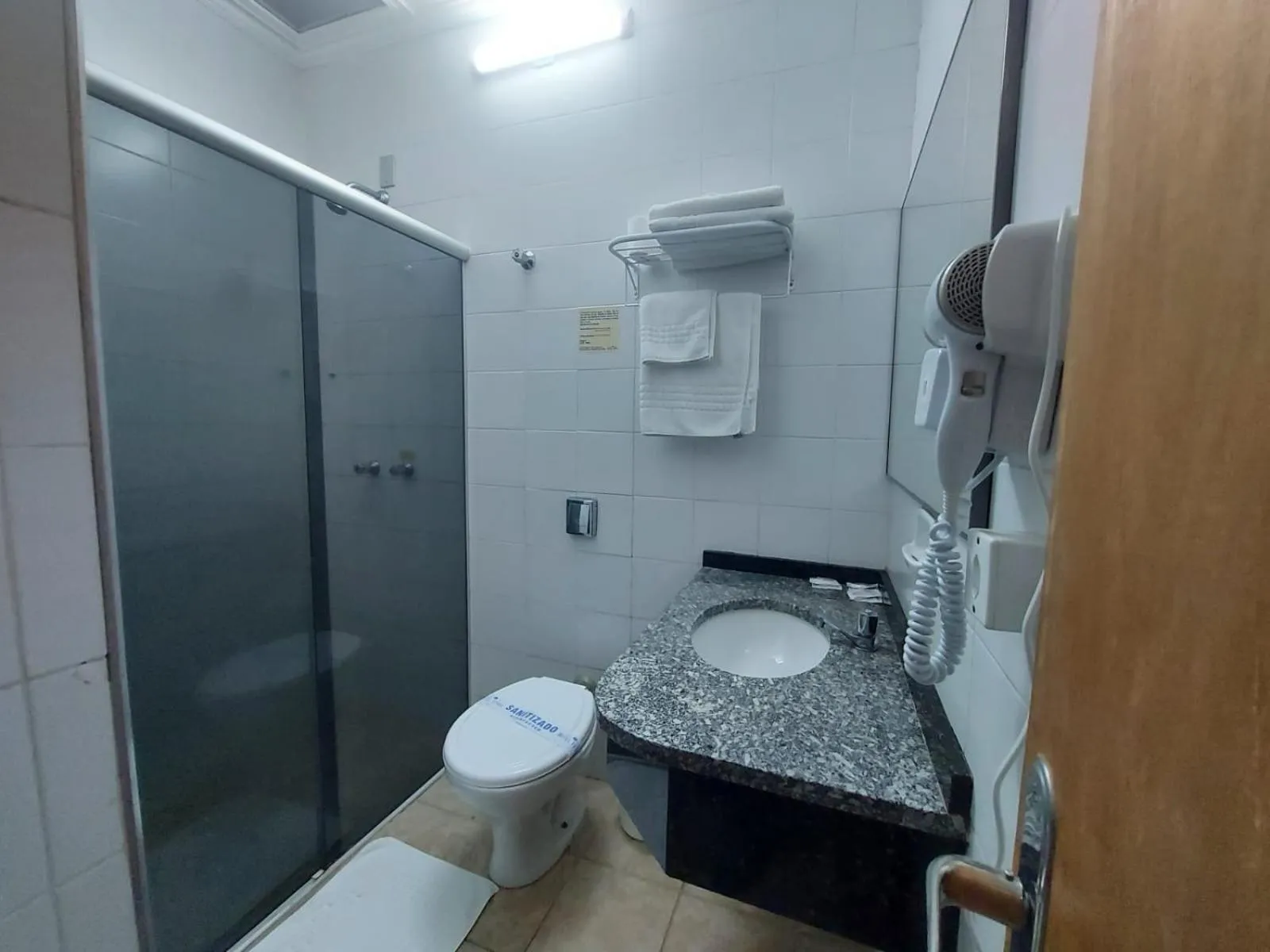 Shower in Hotel Tenda