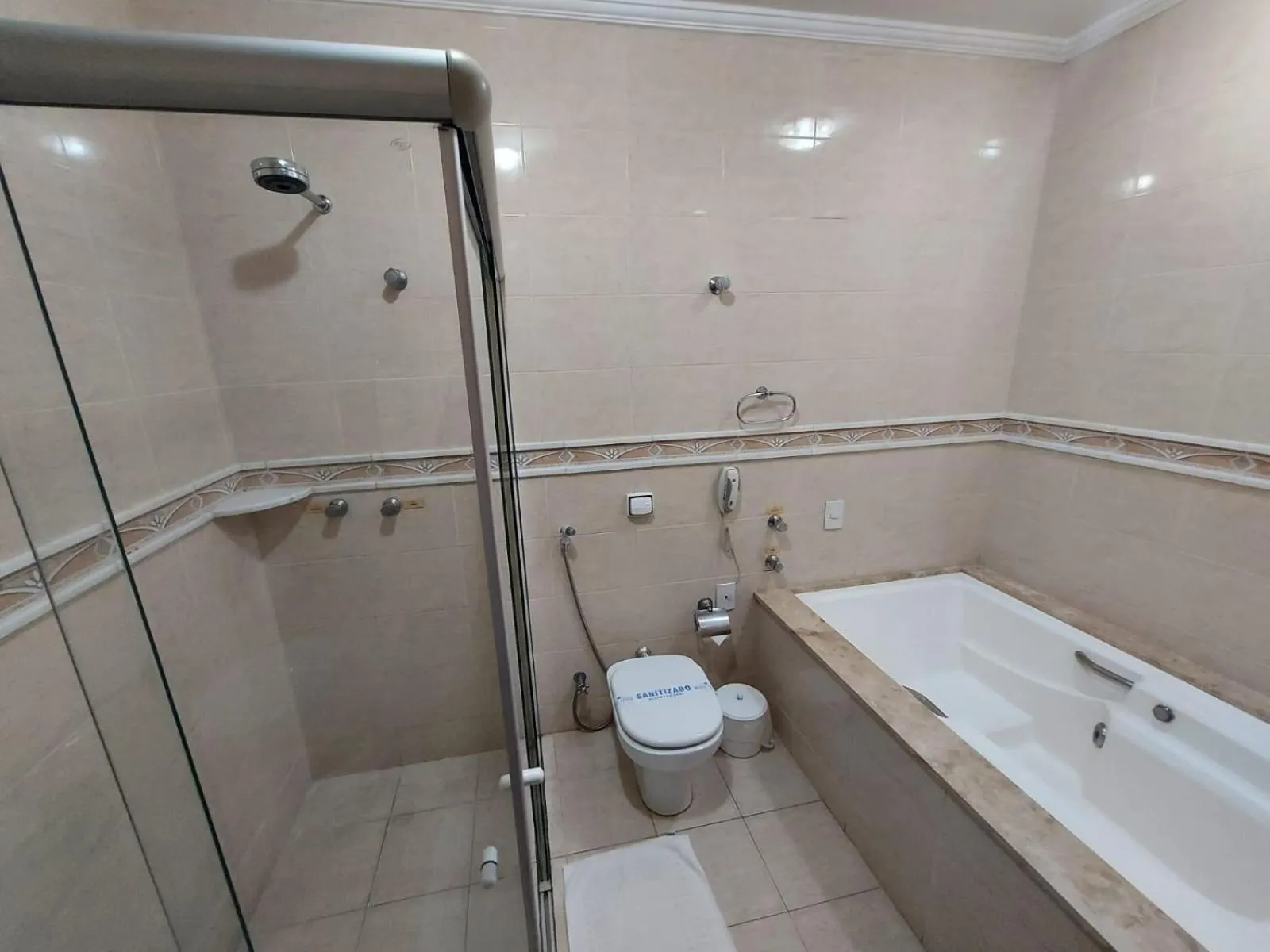 Shower in Hotel Tenda