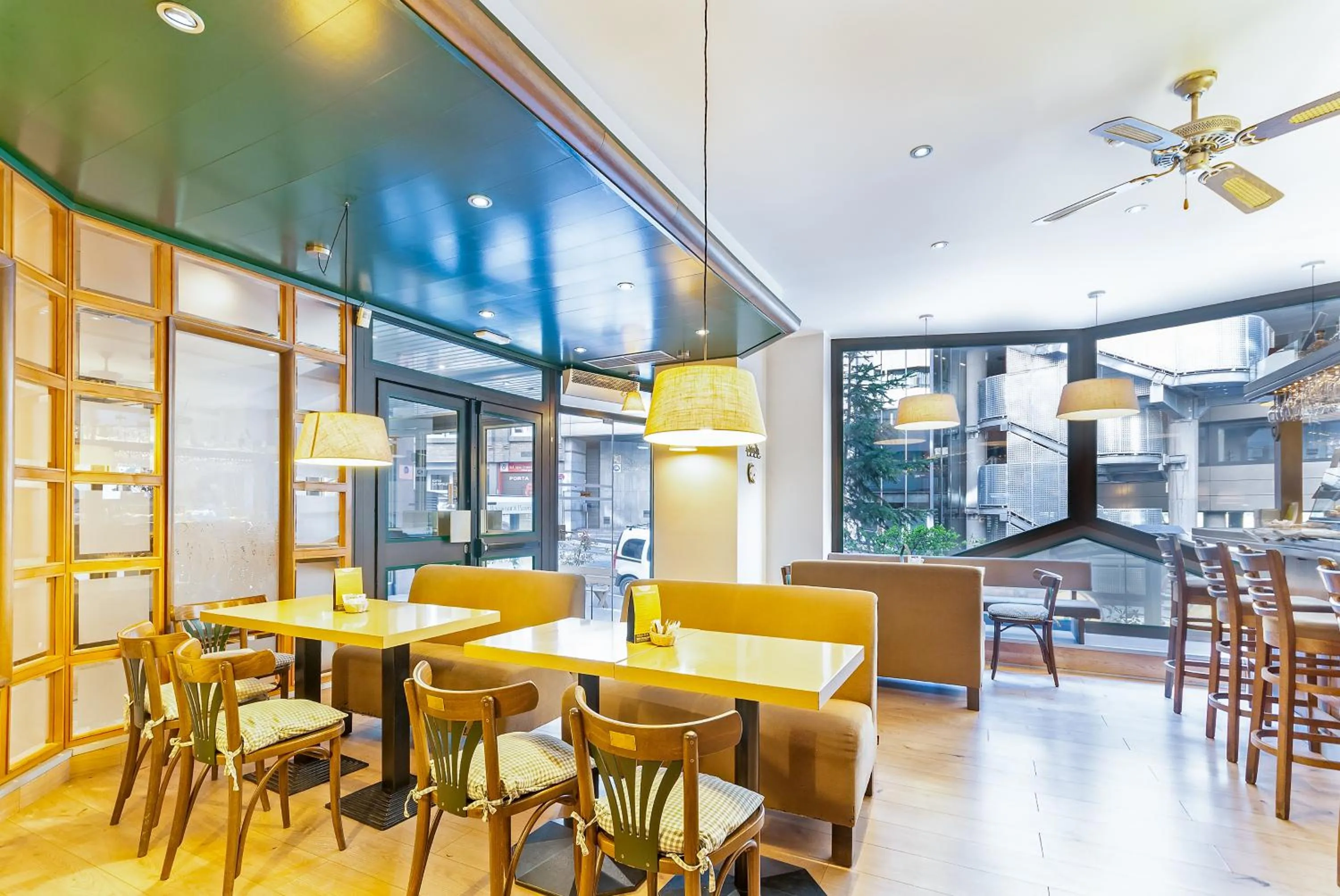 Lounge or bar in Aparthotel El Serch