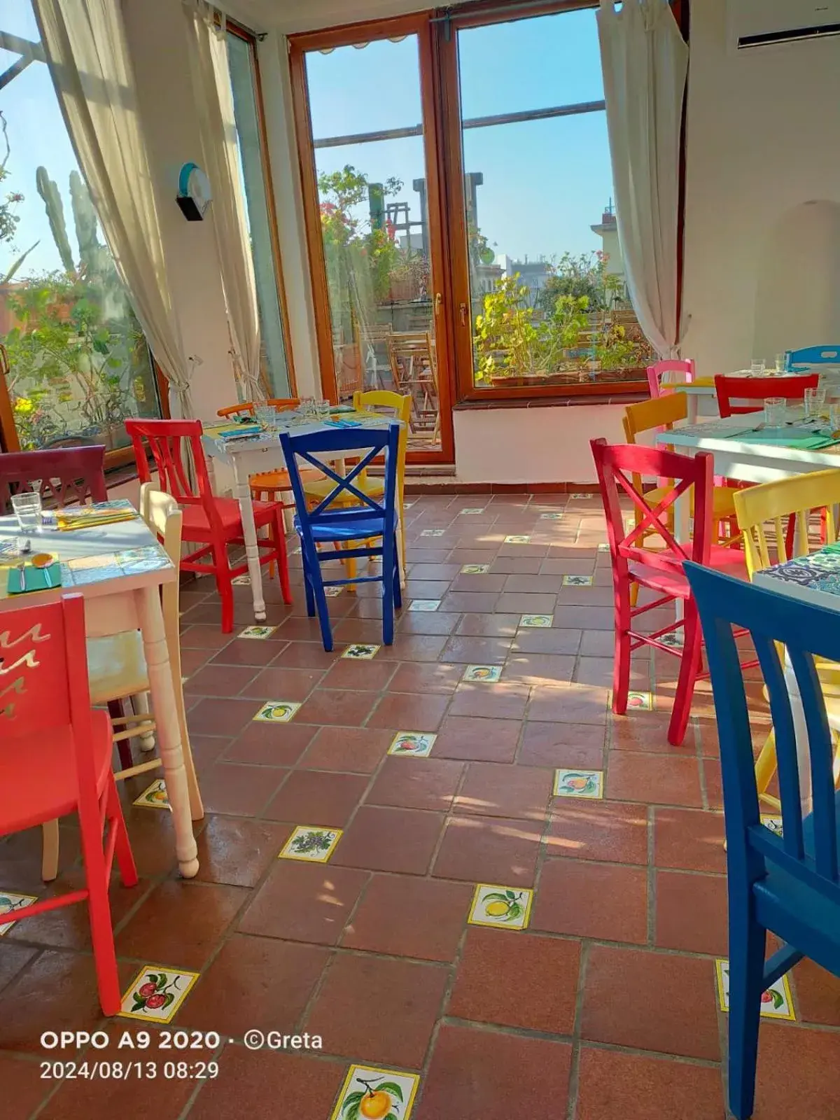 Restaurant/places to eat in Jazz Hotel Restaurant/places to eat in Jazz Hotel