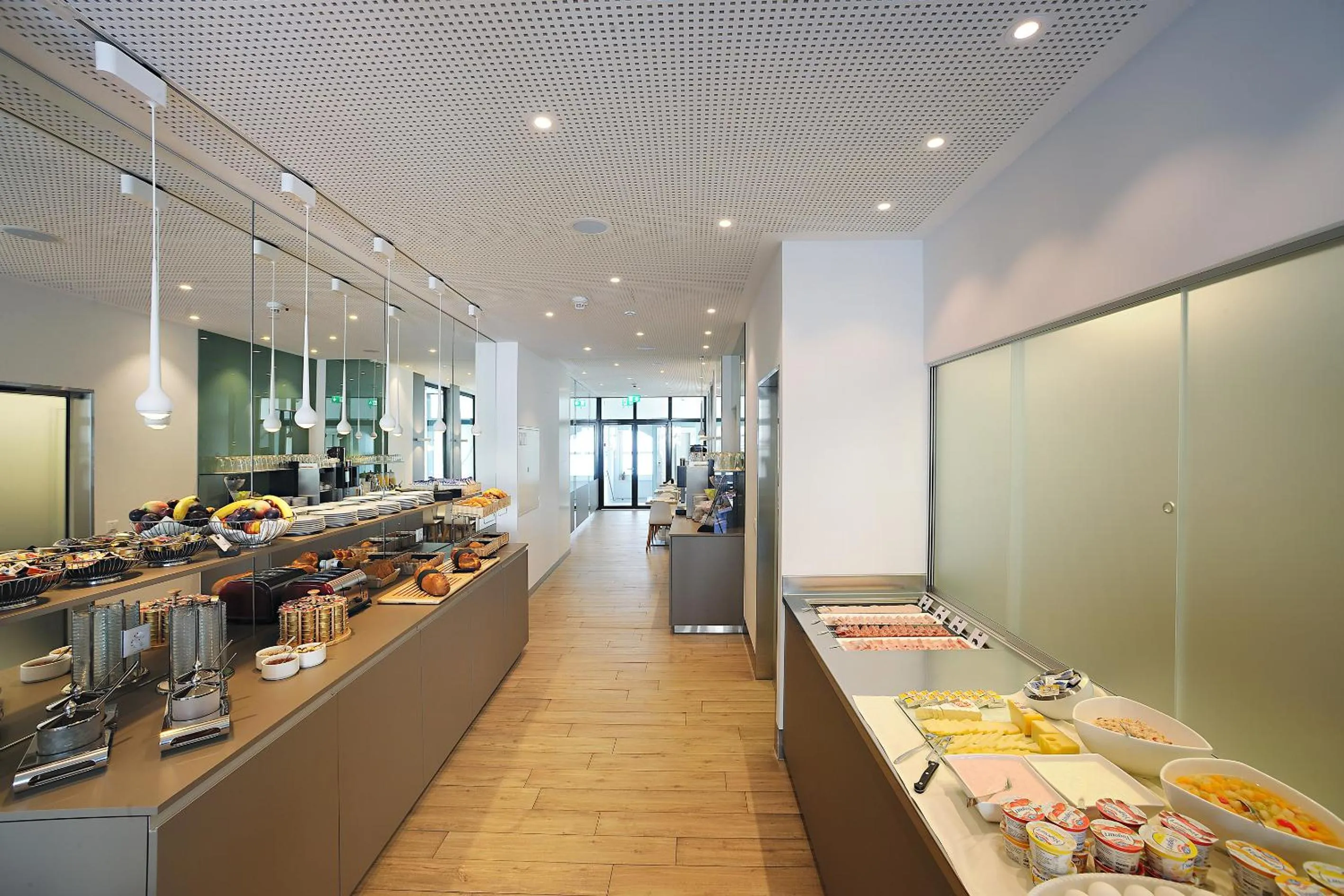 Buffet breakfast in Hotel City am Bahnhof