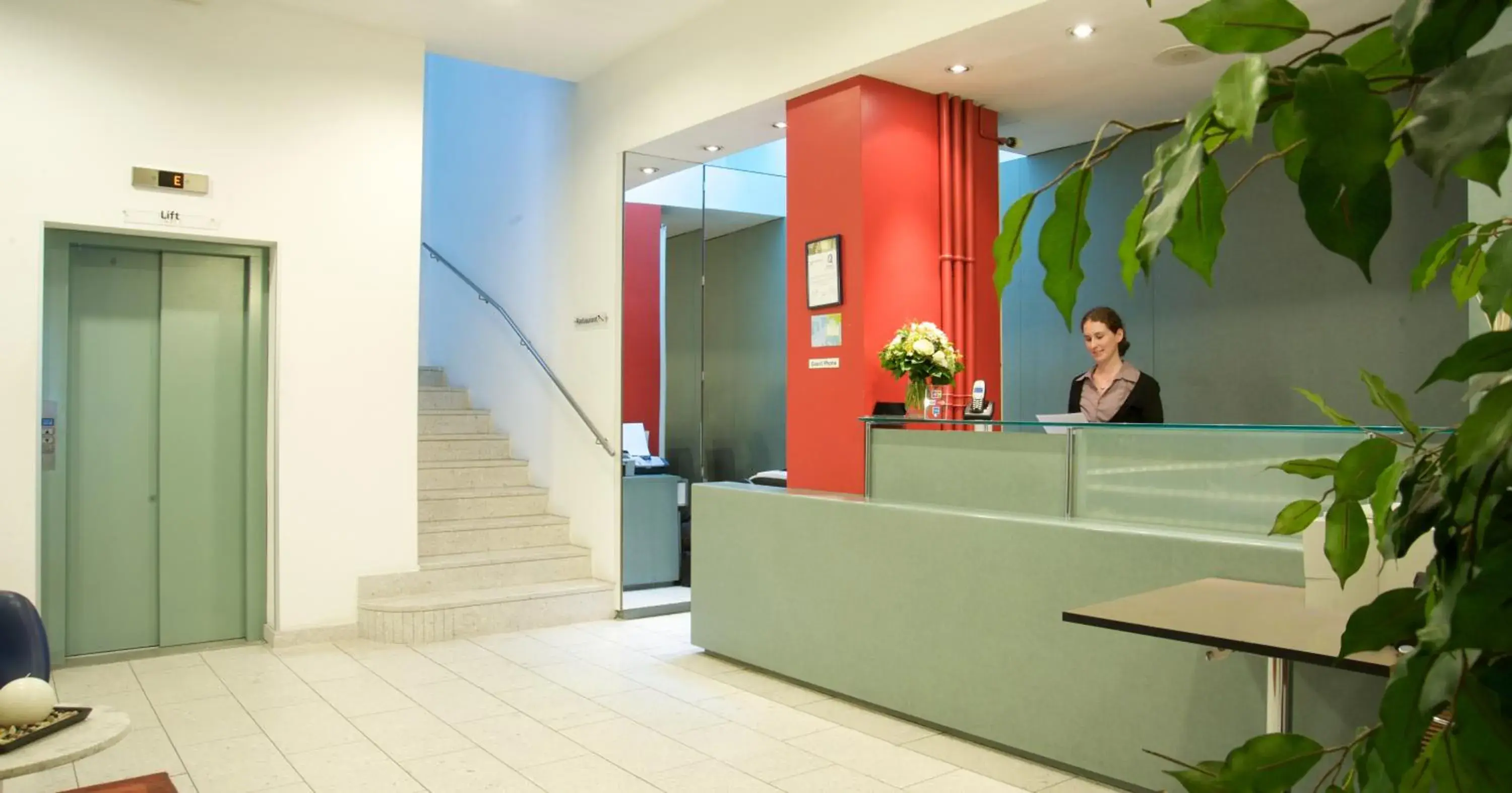 Lobby or reception in Hotel City am Bahnhof Lobby or reception in Hotel City am Bahnhof