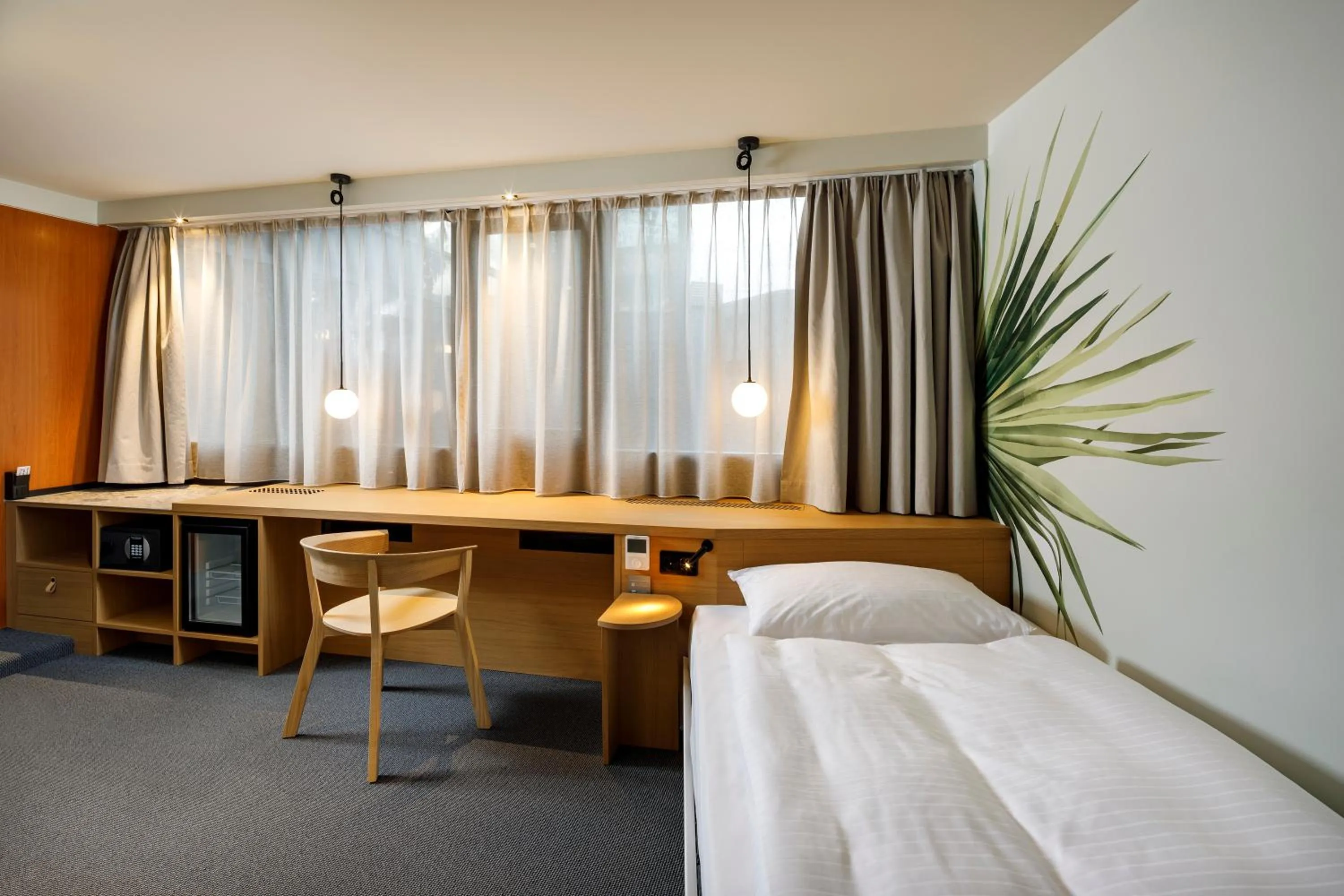 Bed in Palmiers by Fassbind