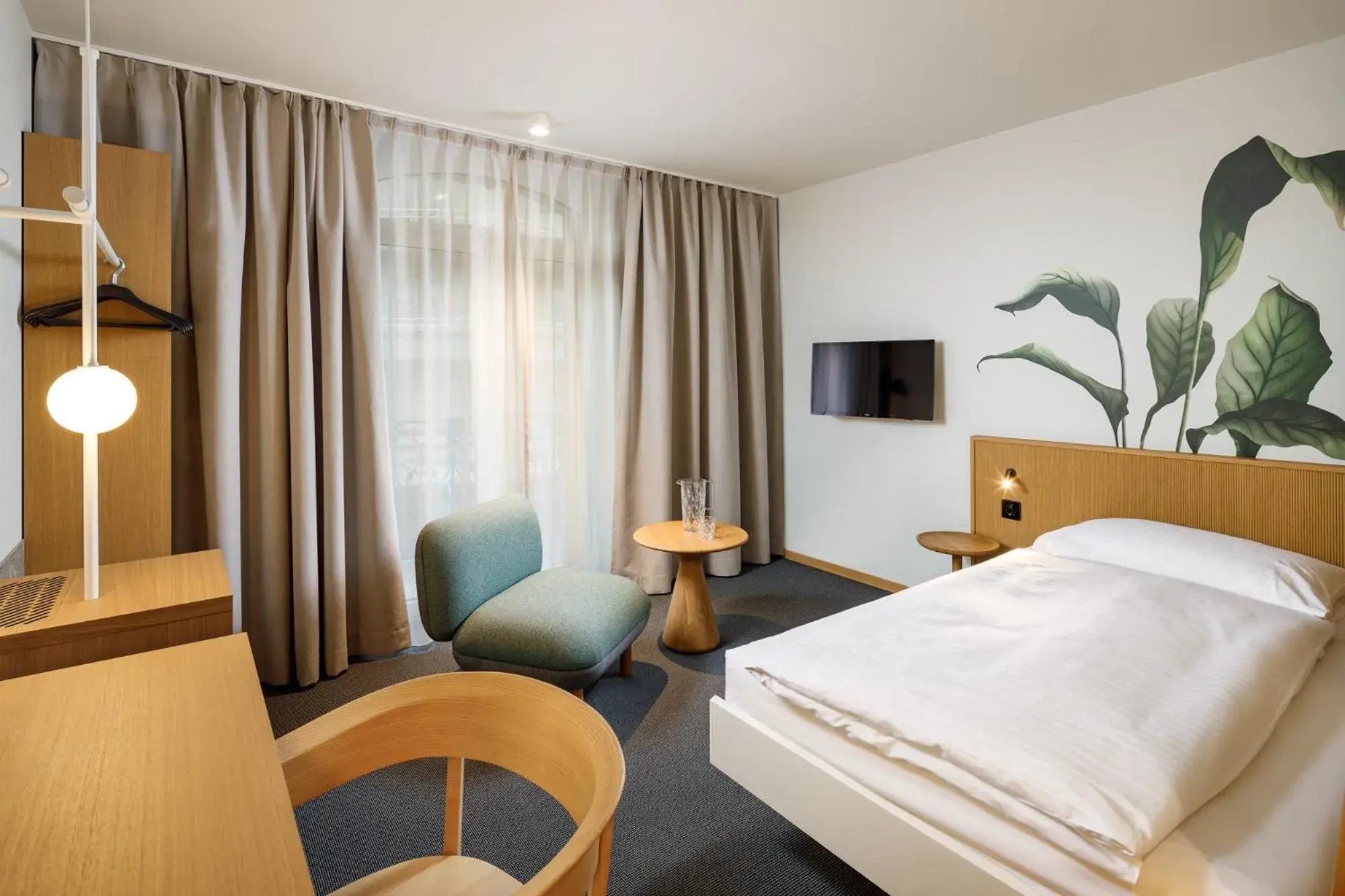 Bed in Palmiers by Fassbind Bed in Palmiers by Fassbind