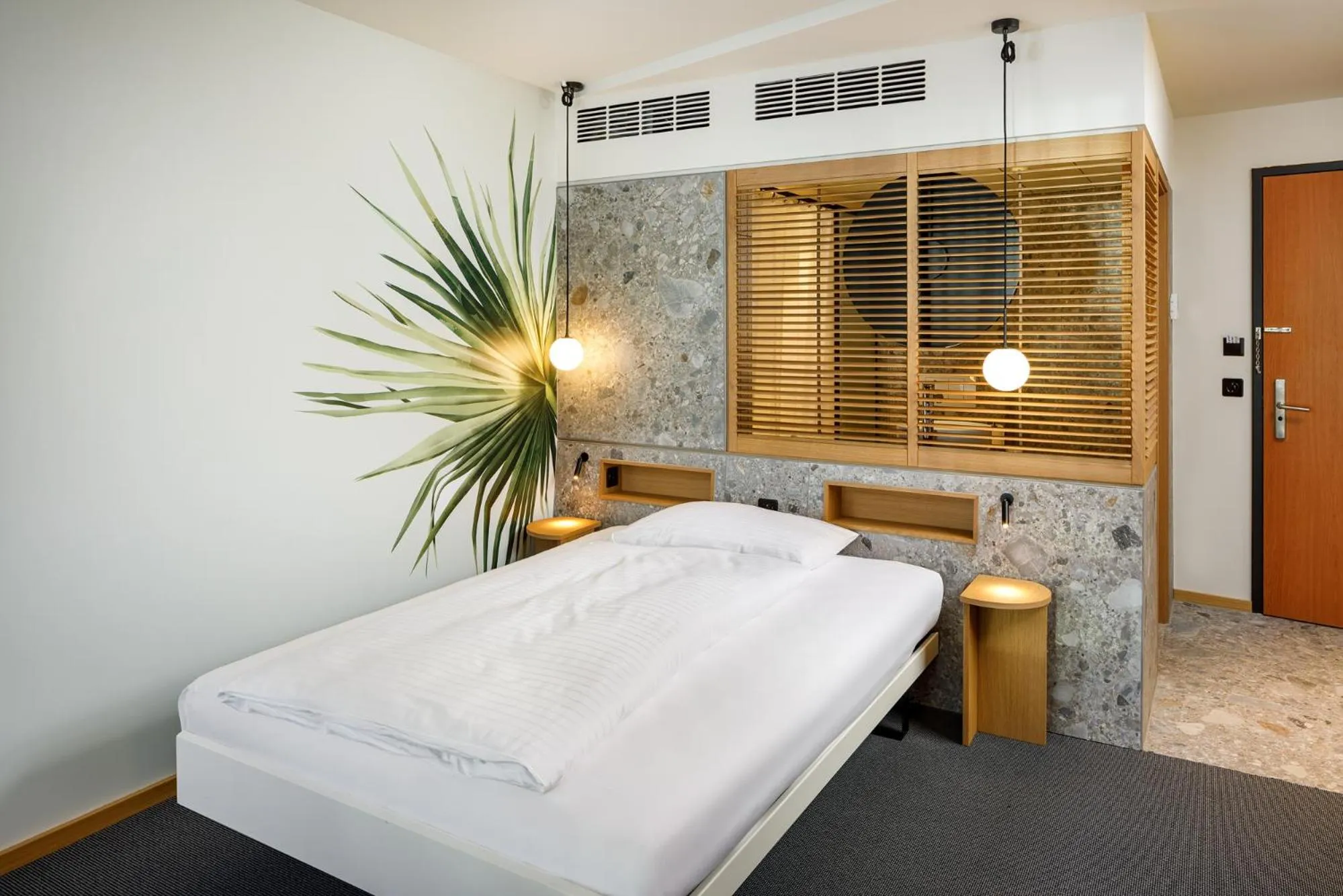 Bed in Palmiers by Fassbind