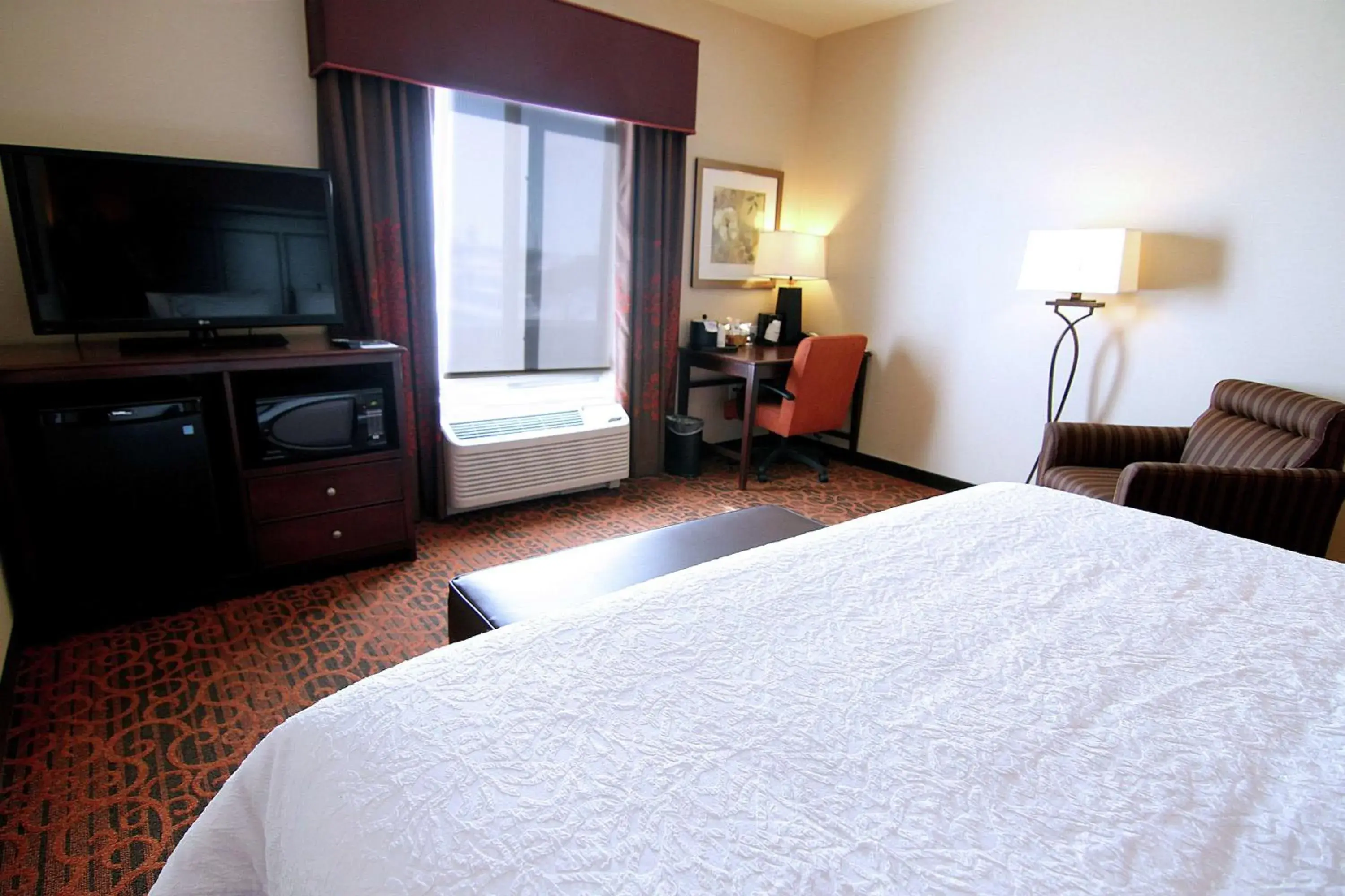 Bedroom, Bed in Hampton Inn & Suites Grand Forks Bedroom, Bed in Hampton Inn & Suites Grand Forks